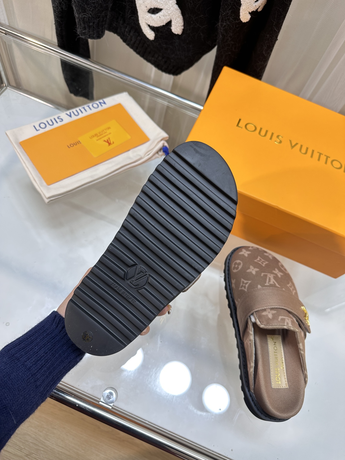 LOUIS VUITTON SLIDES