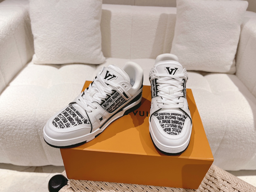 LOUIS VUITTON SNEAKERS