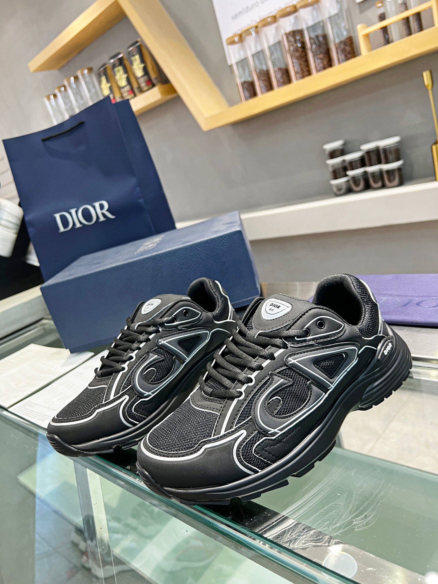 DIOR B30 SNEAKERS
