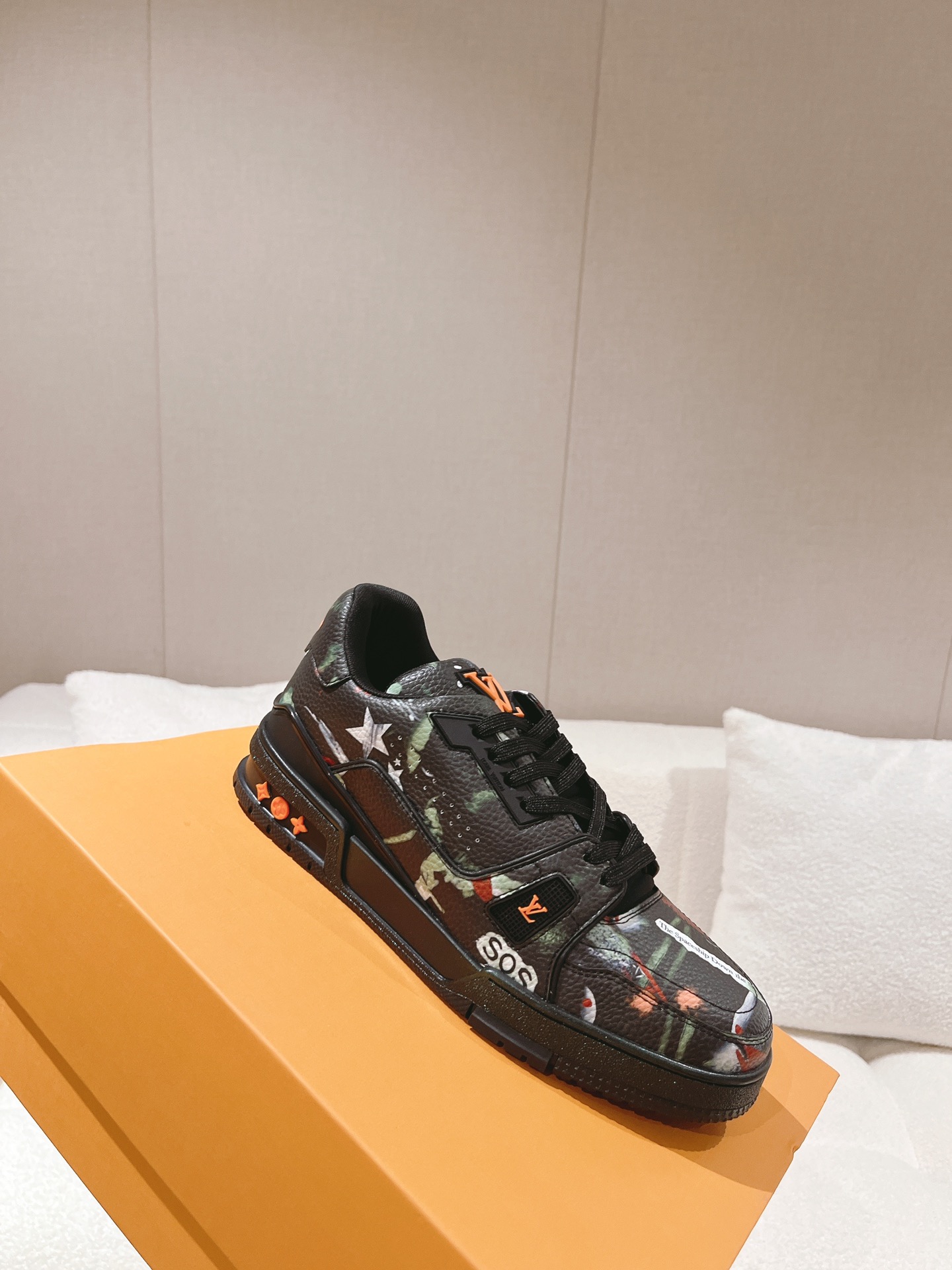 LOUIS VUITTON SNEAKERS