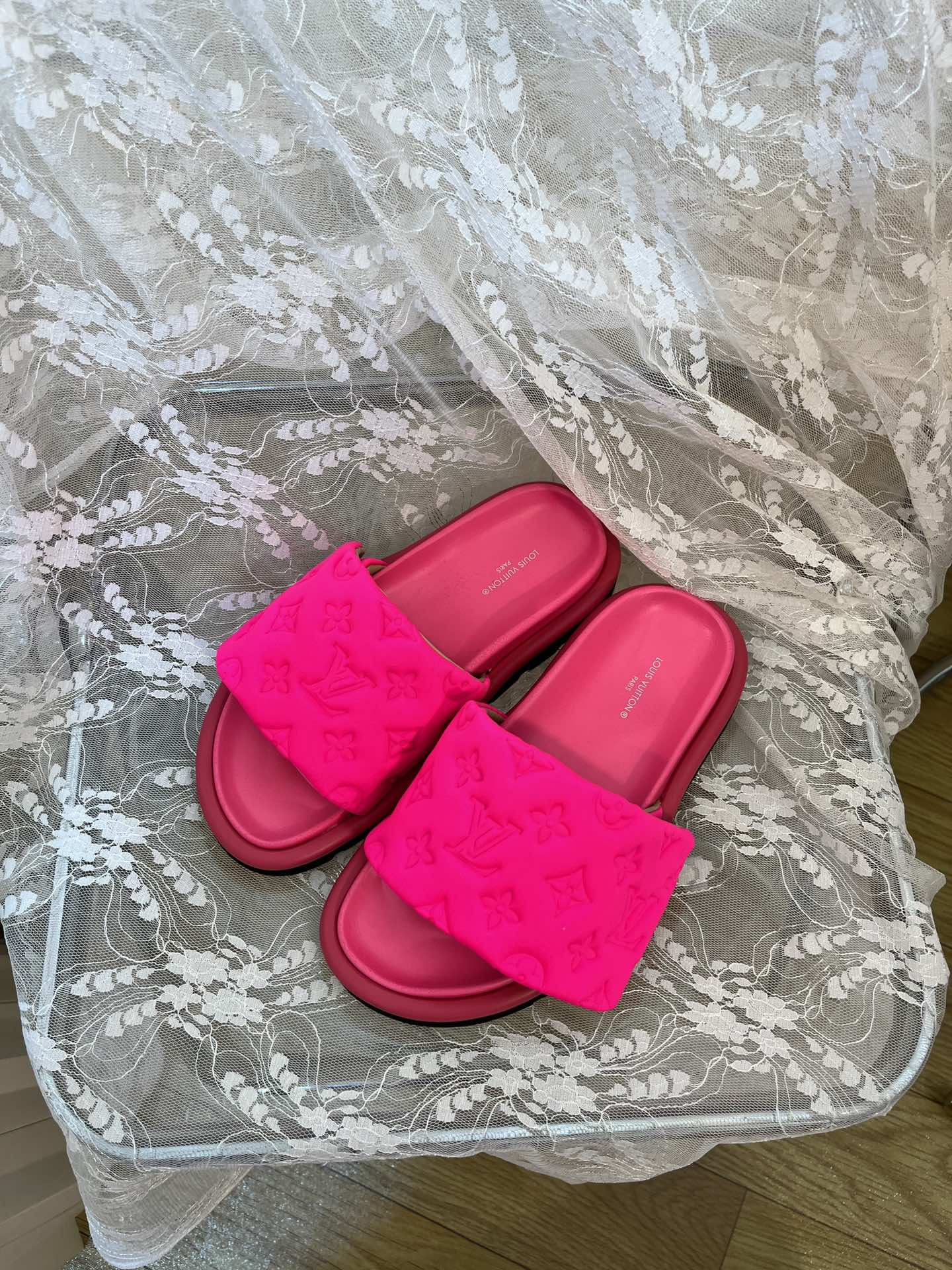 LOUIS VUITTON SLIDES
