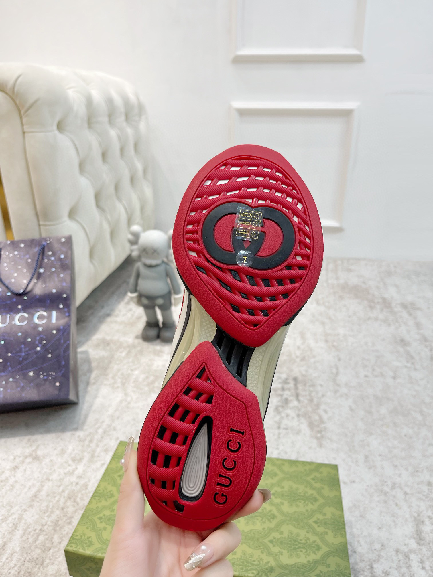 WOMEN'S GUCCI RUN SNEAKER