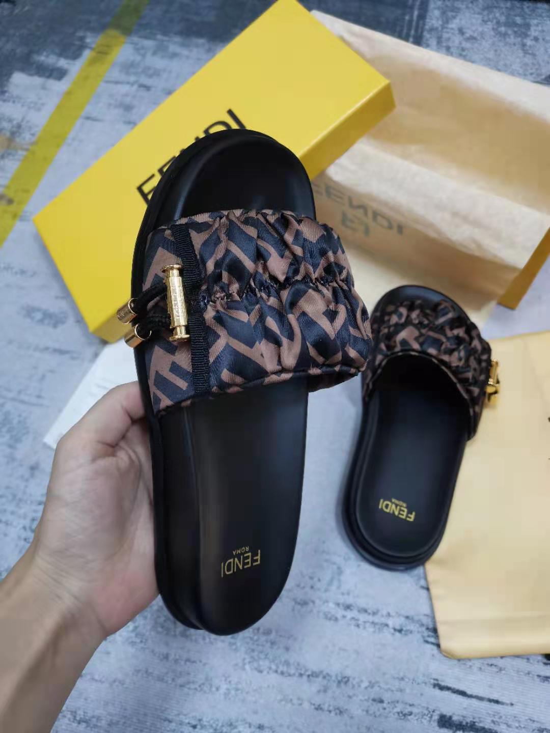 FENDI SLIDES