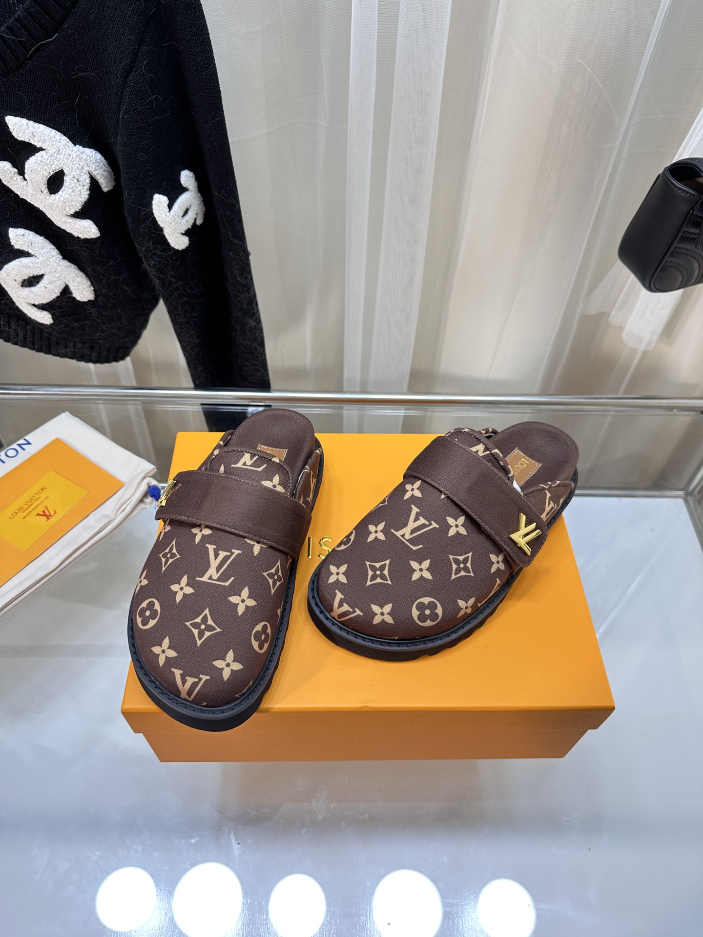 LOUIS VUITTON SLIDES