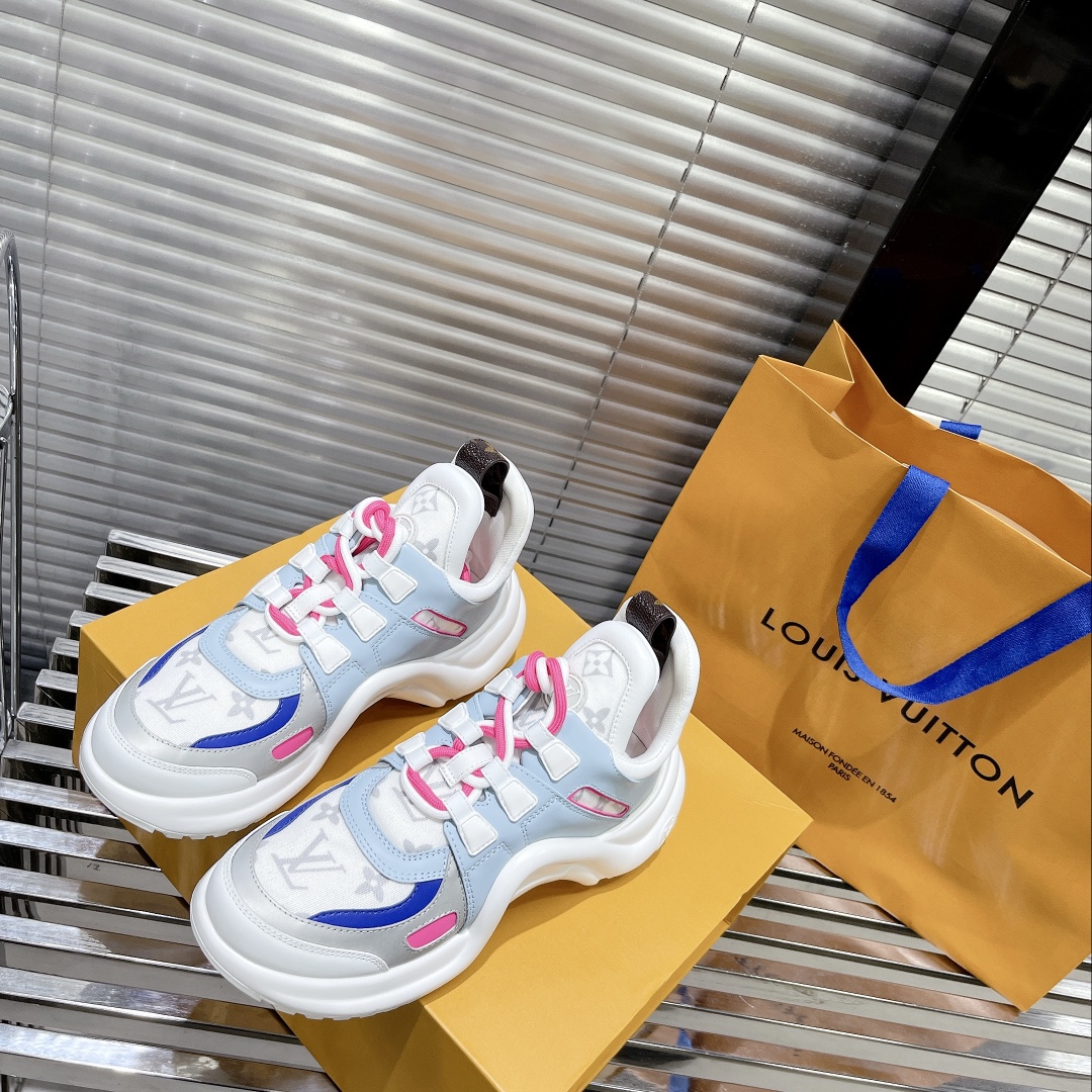 LOUIS VUITTON SNEAKERS