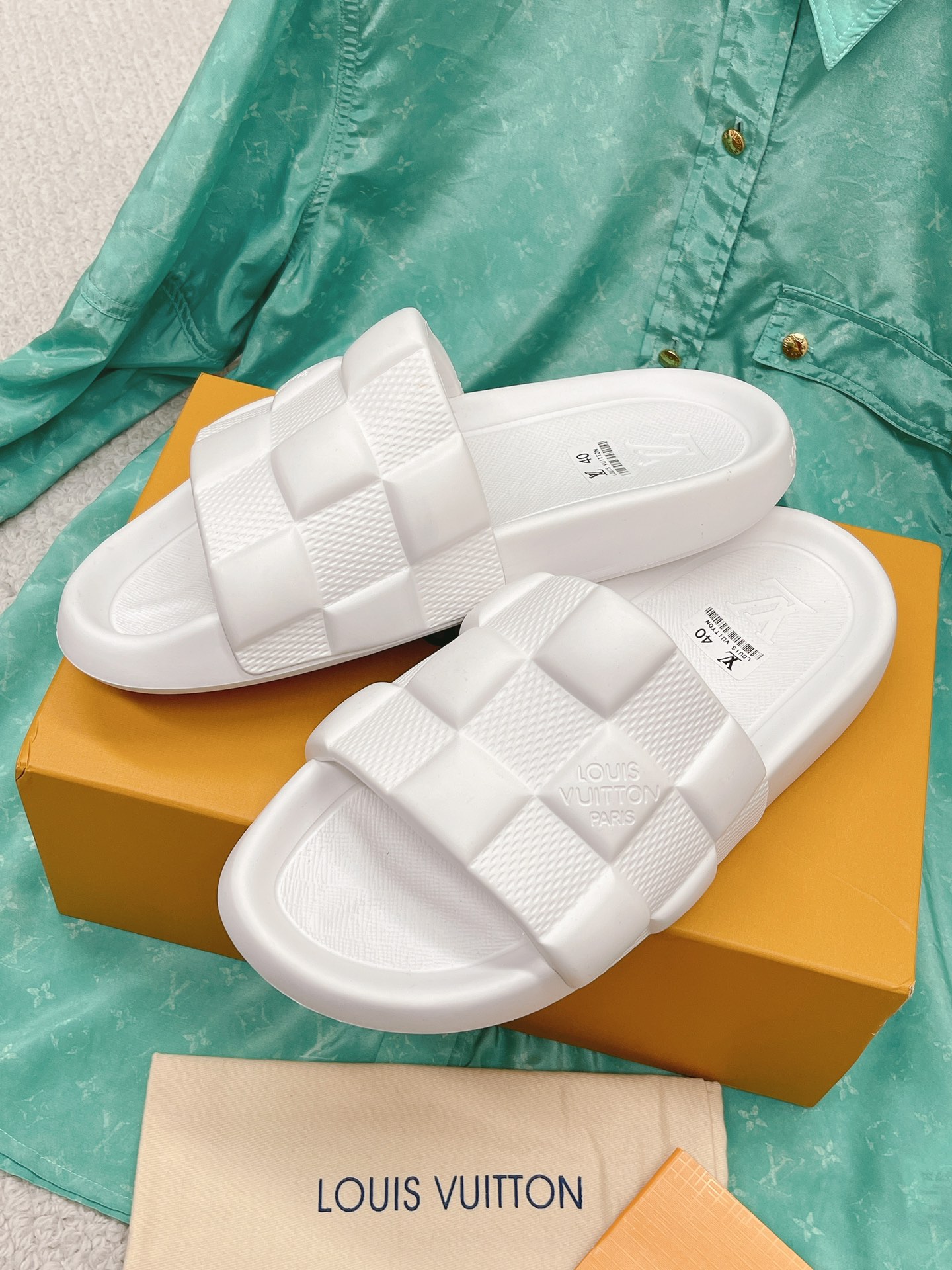 LOUIS VUITTON SLIDES