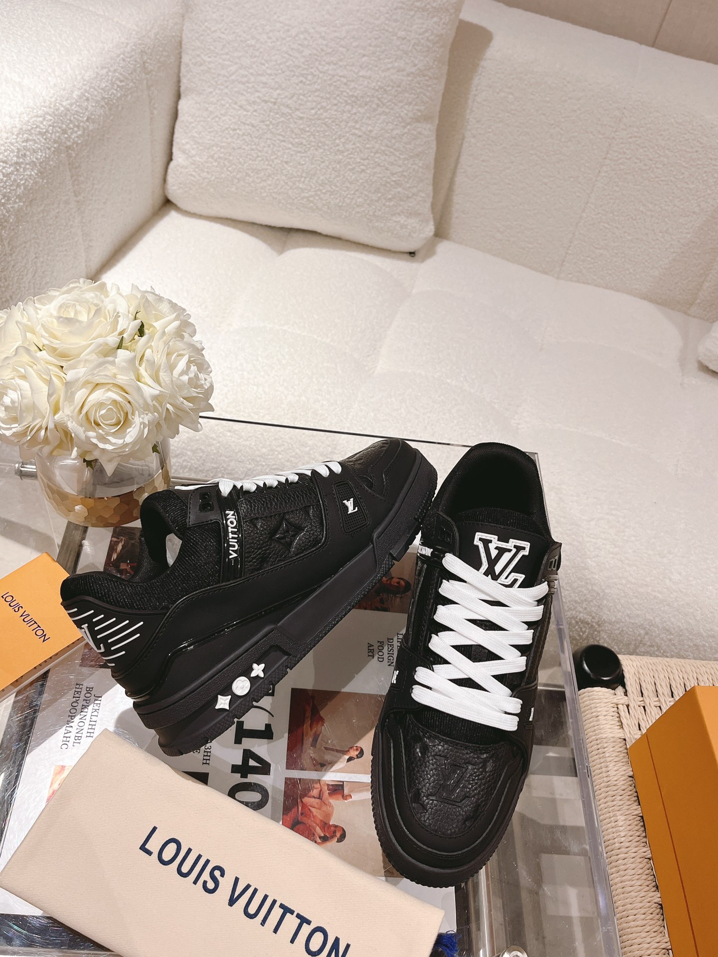 LOUIS VUITTON SNEAKERS