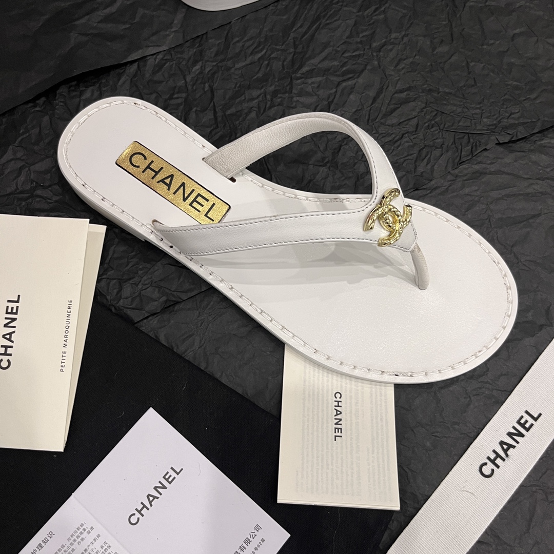 CHANEL SLIDES