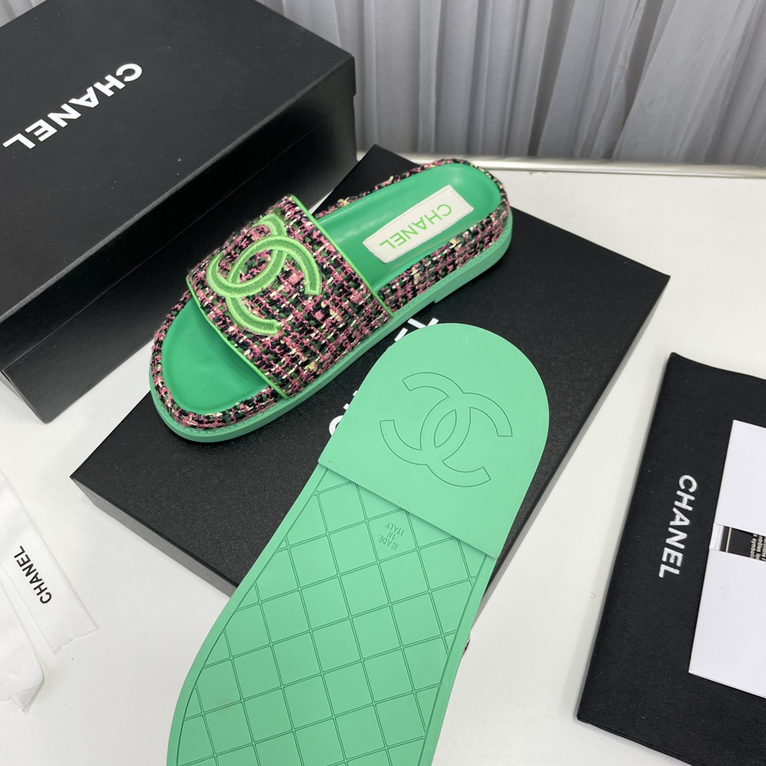 CHANEL SLIDES