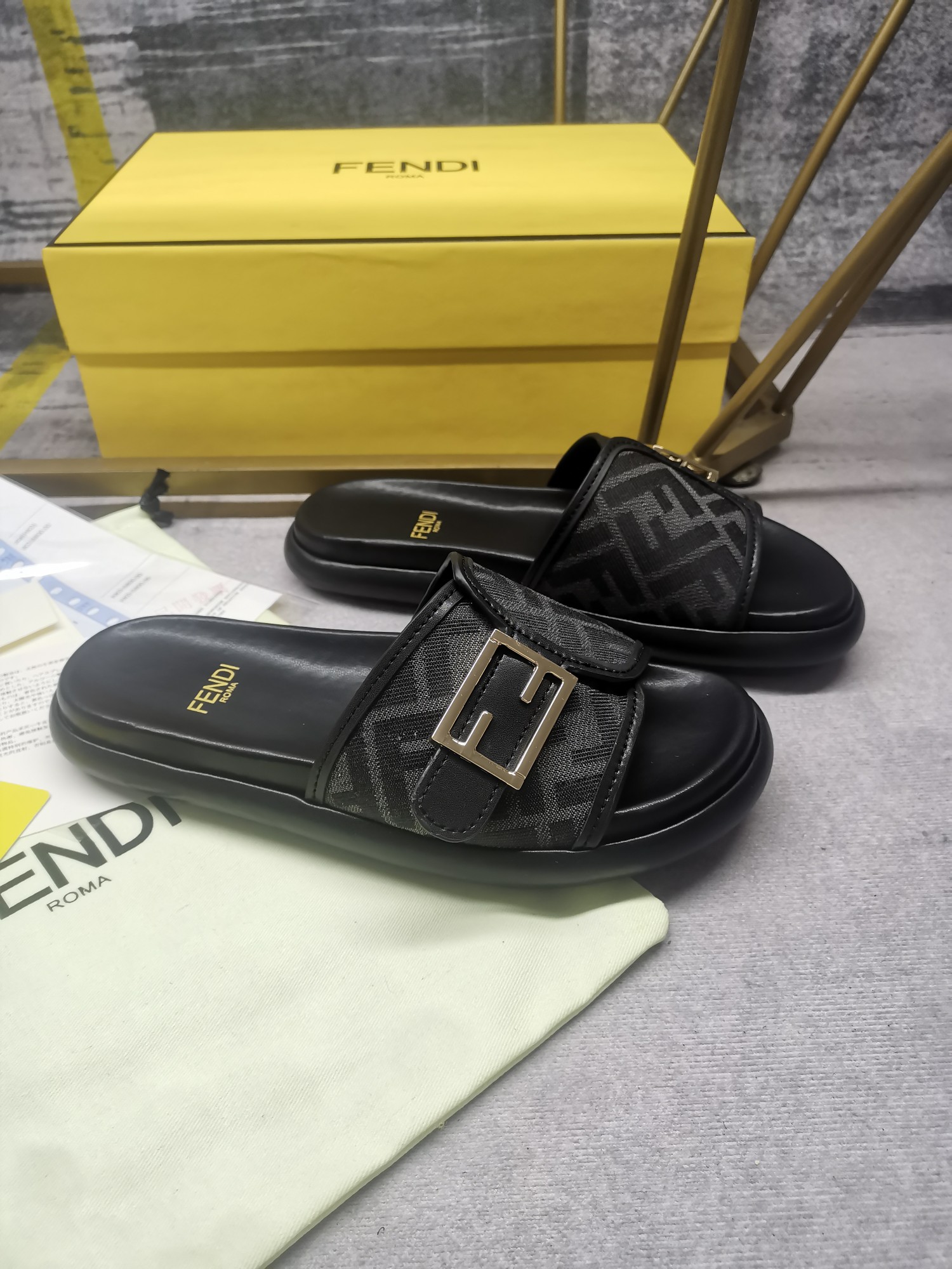 FENDI SLIDES