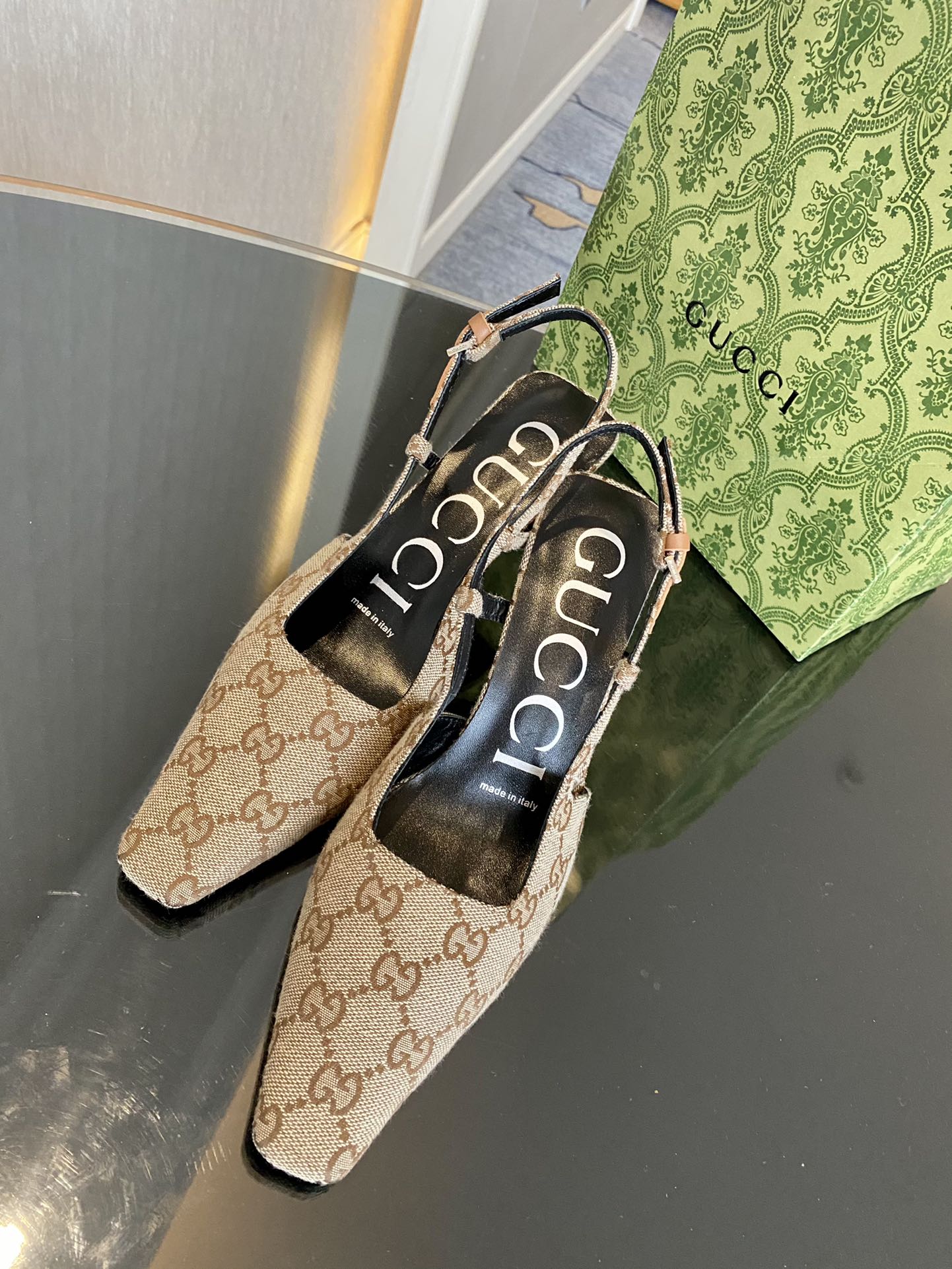 GUCCI SANDALS