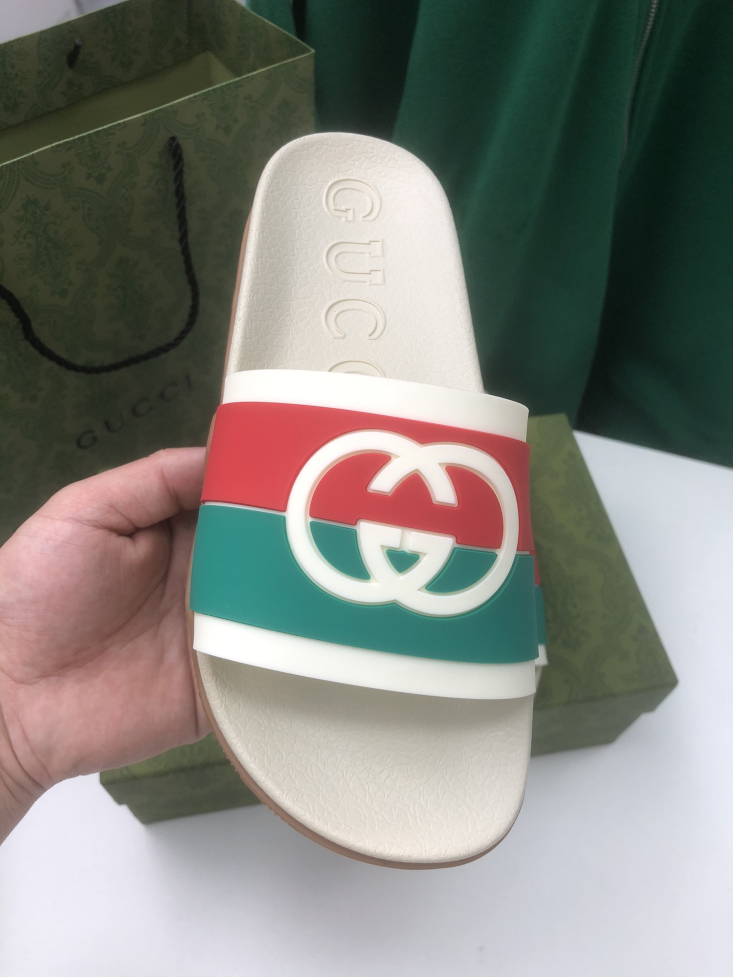 GUCCI SLIDES