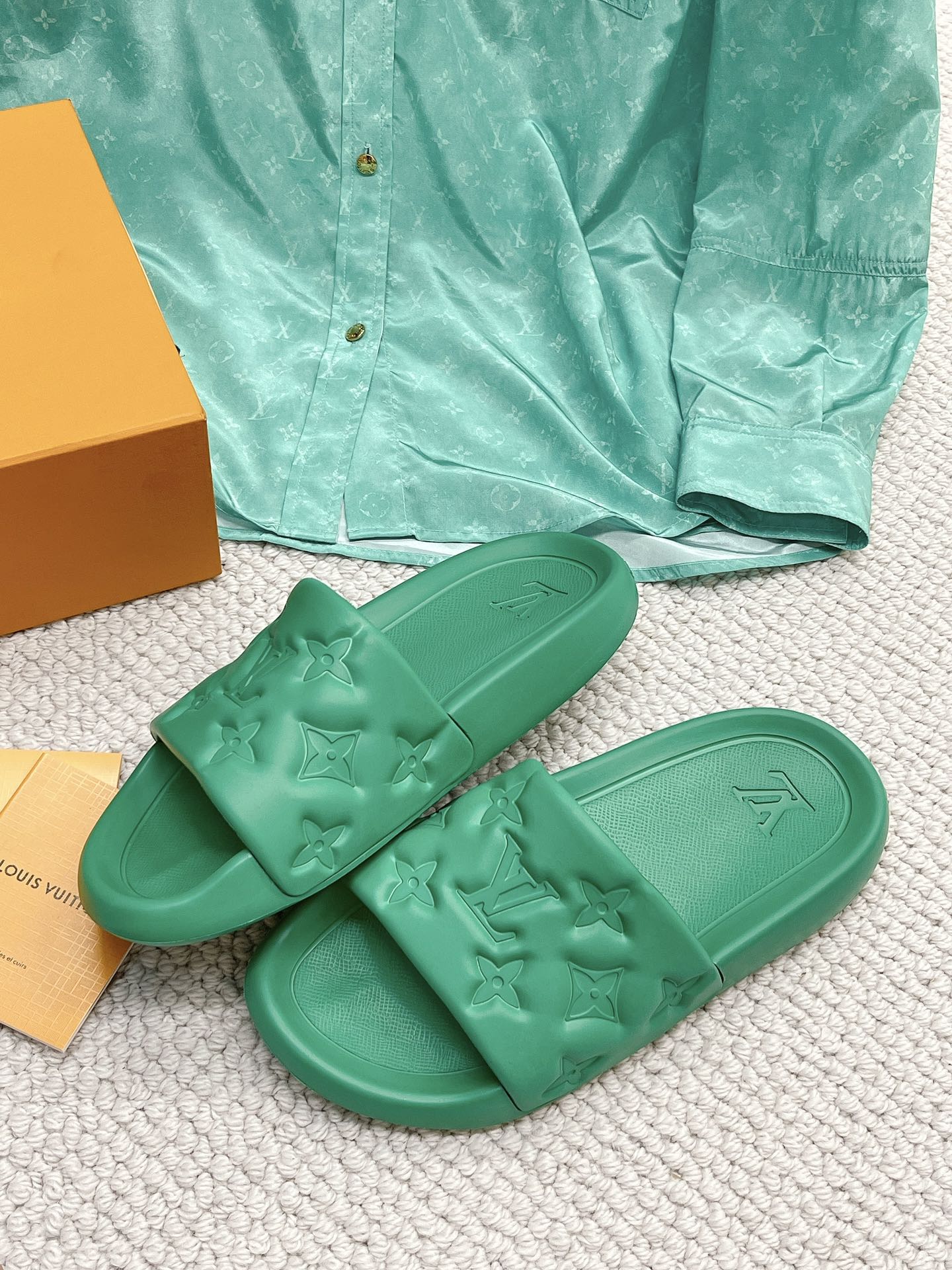 LOUIS VUITTON SLIDES