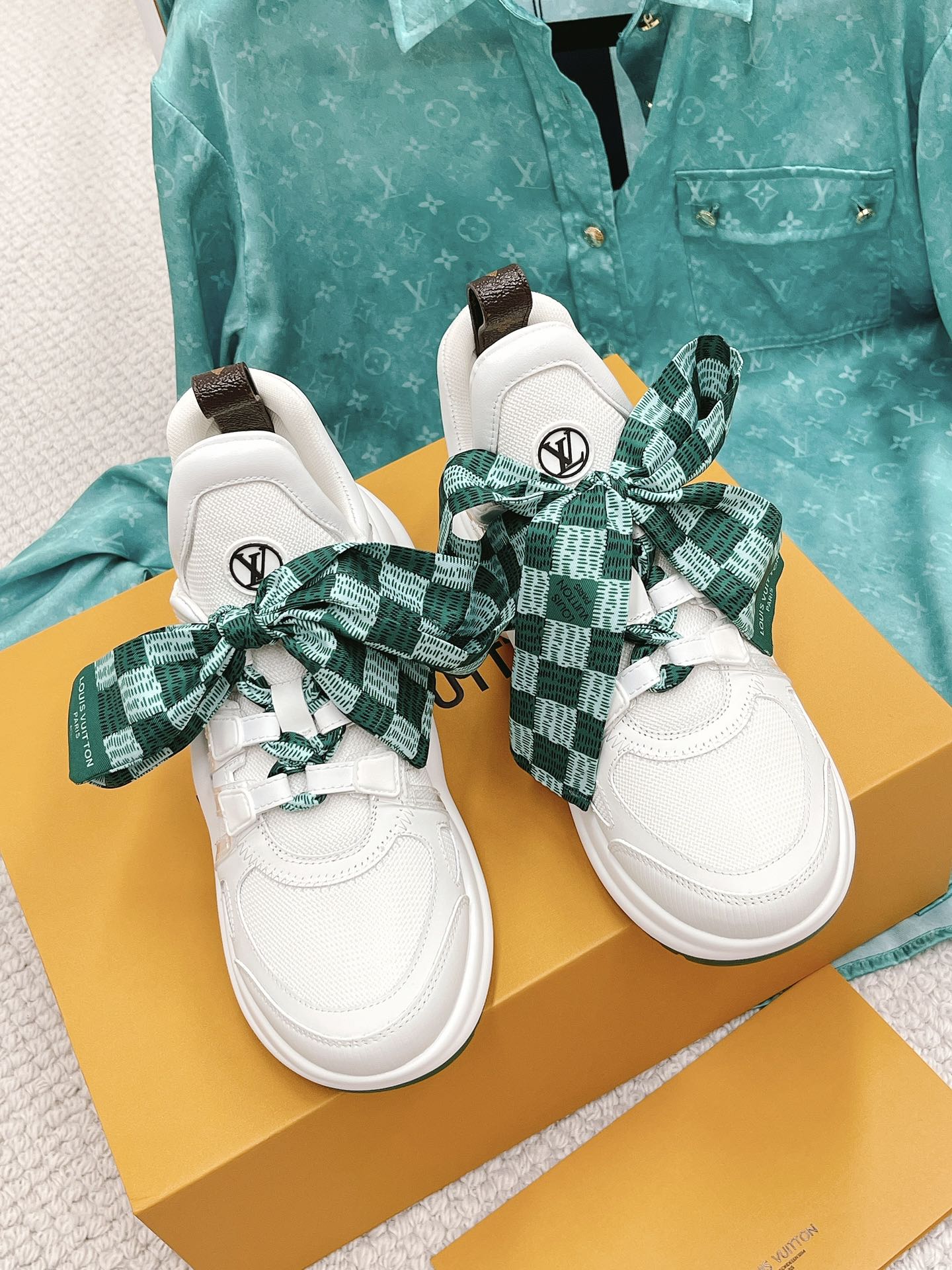LOUIS VUITTON SNEAKERS