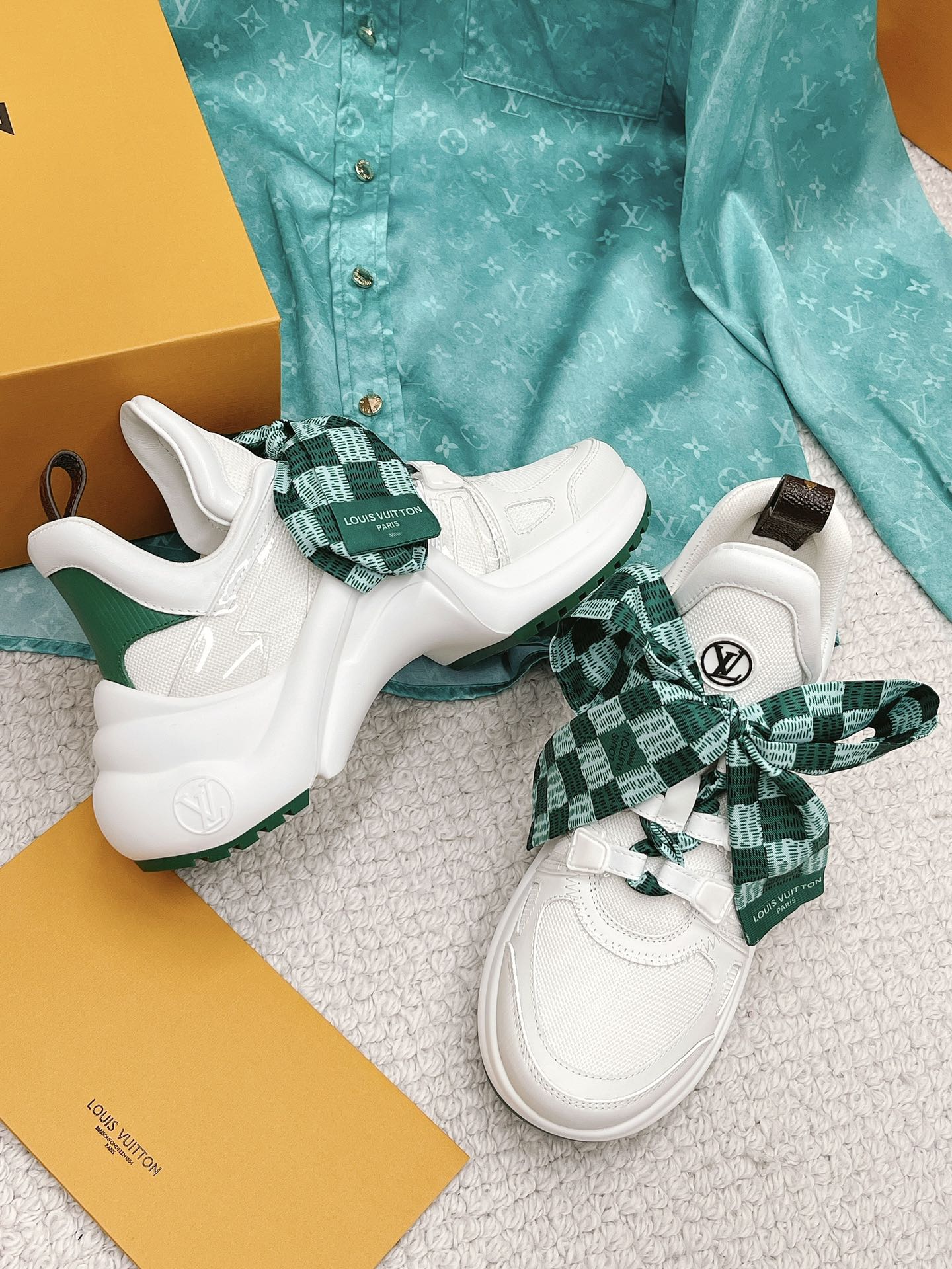 LOUIS VUITTON SNEAKERS