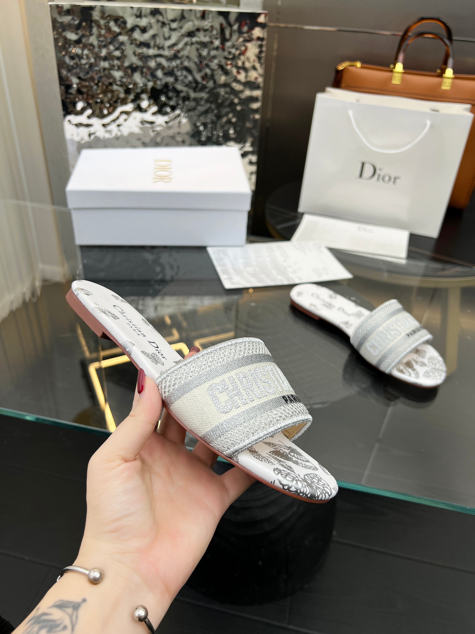DIOR SLIDES