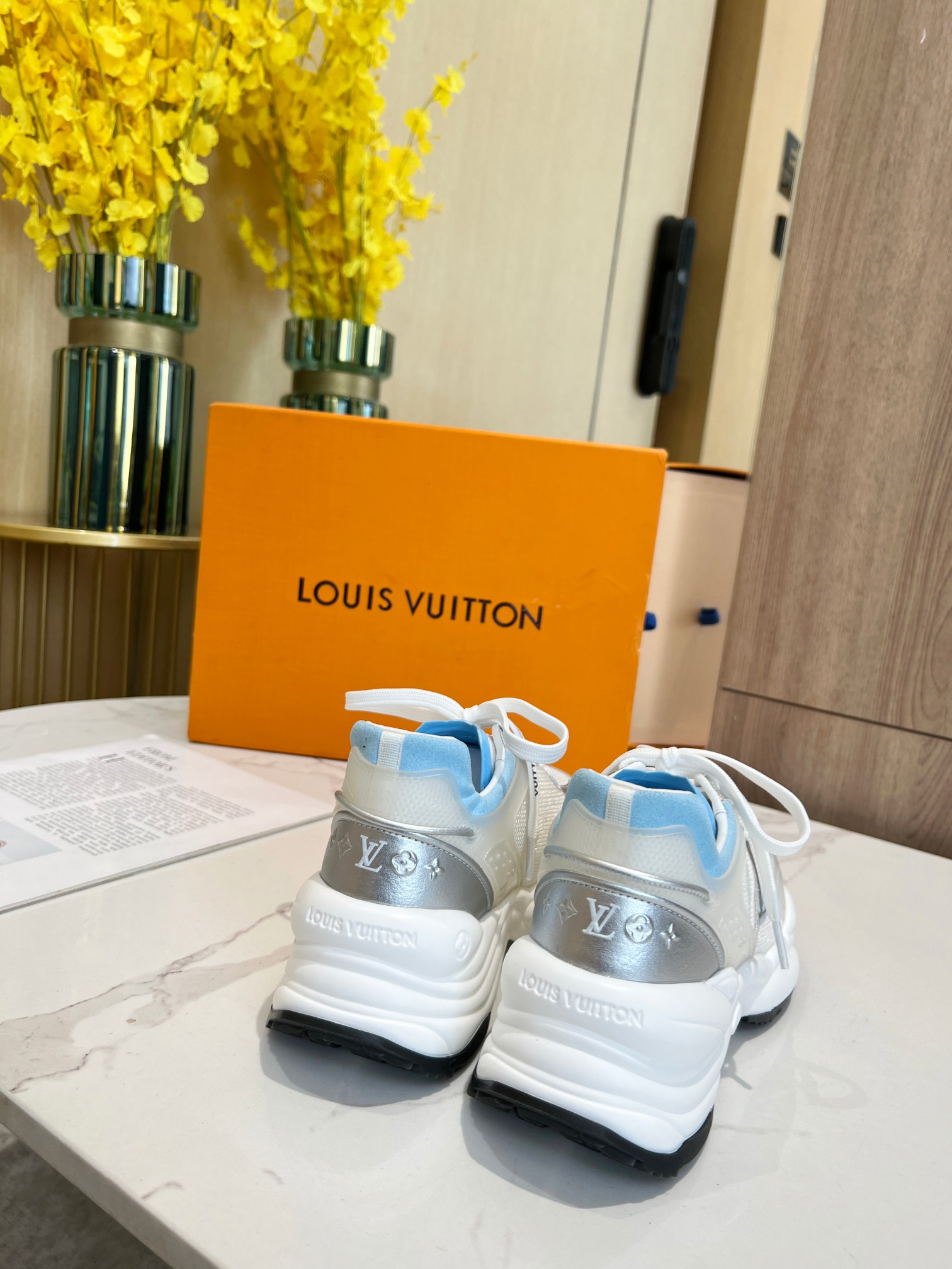 LOUIS VUITTON SNEAKERS