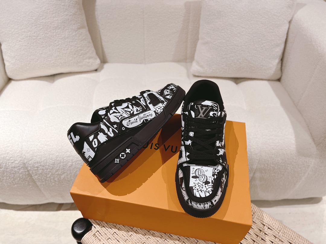 LOUIS VUITTON SNEAKERS