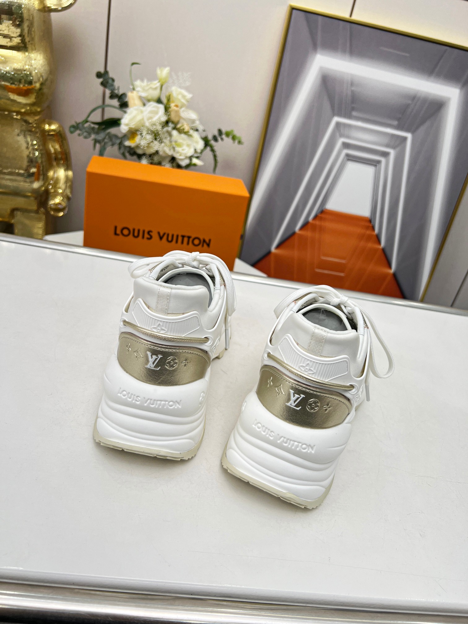 LOUIS VUITTON SNEAKERS