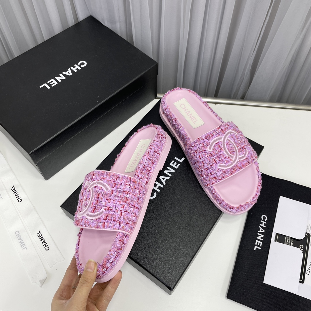 CHANEL SLIDES