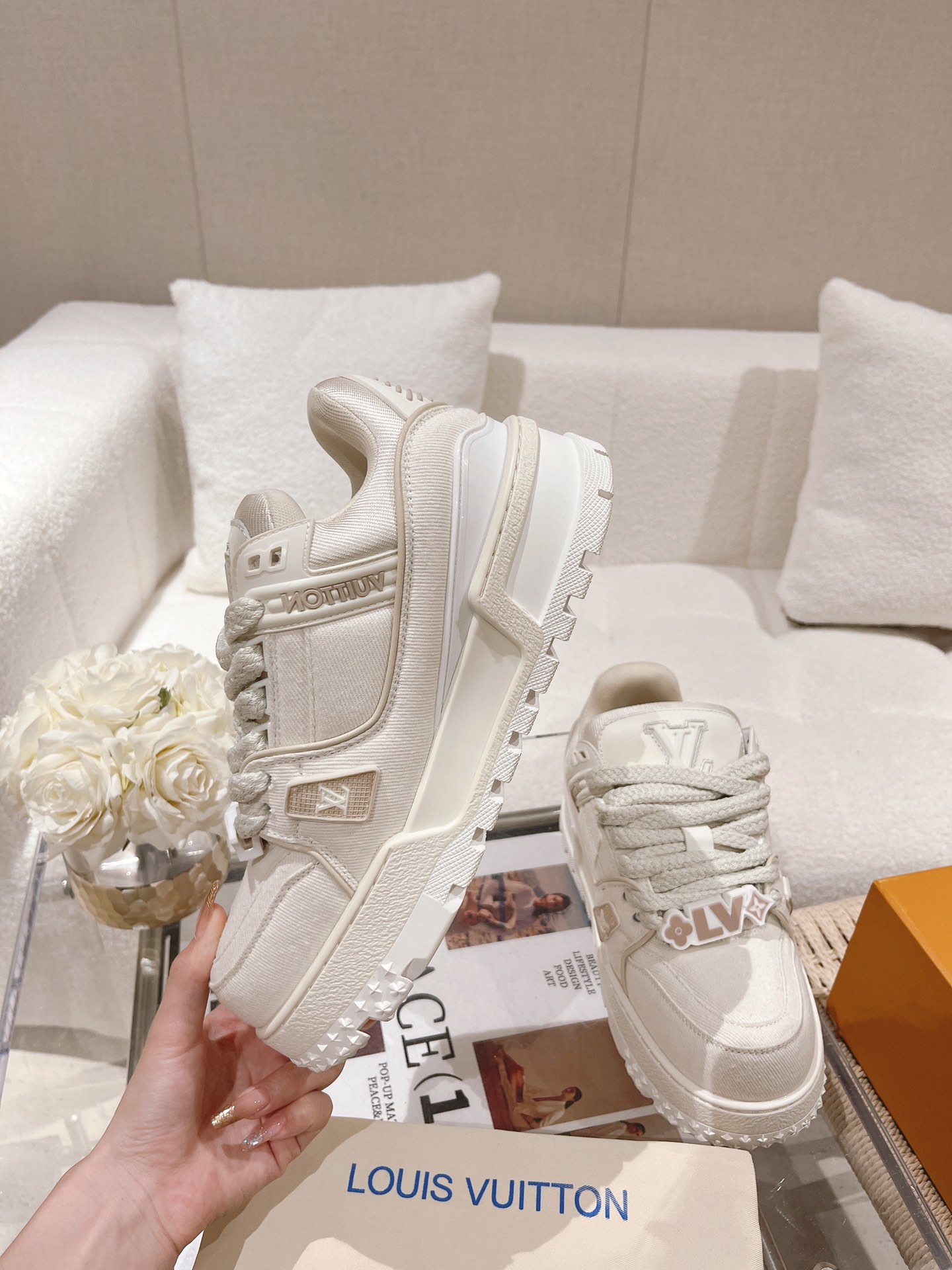 LOUIS VUITTON SNEAKERS