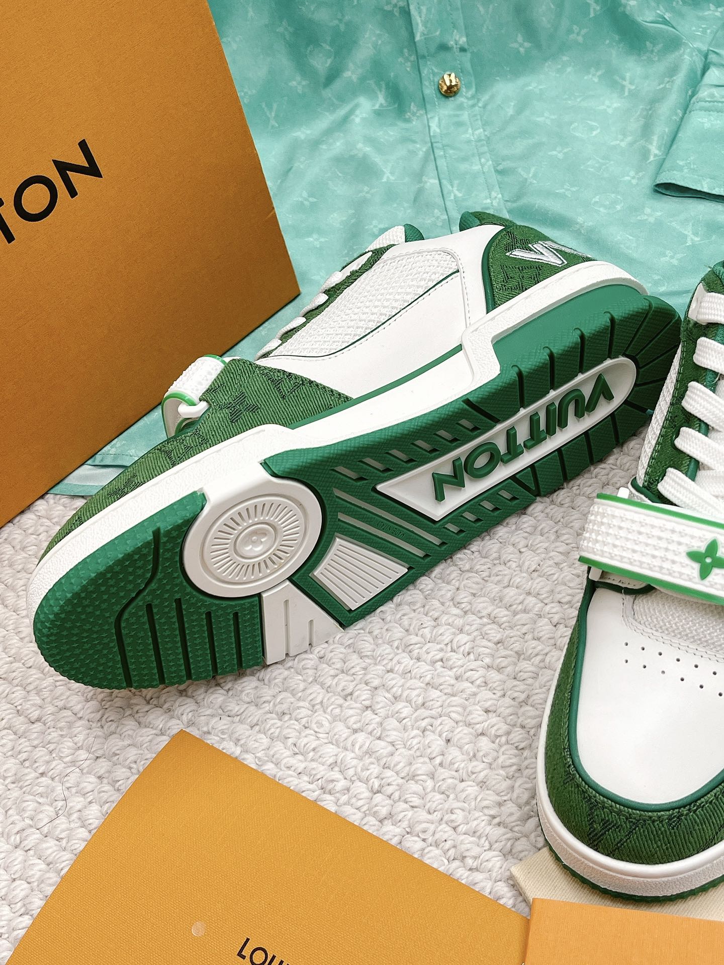 LOUIS VUITTON SNEAKERS