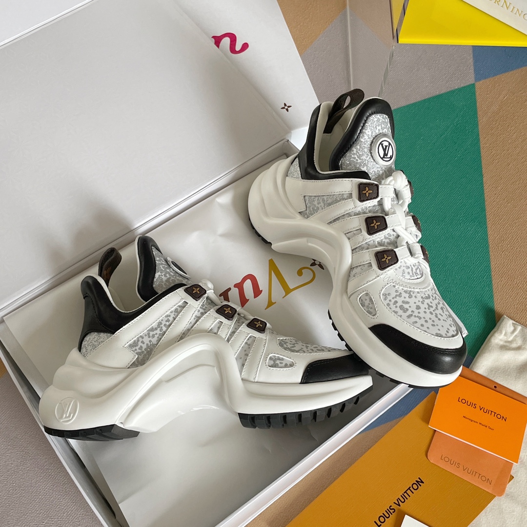 LOUIS VUITTON SNEAKERS