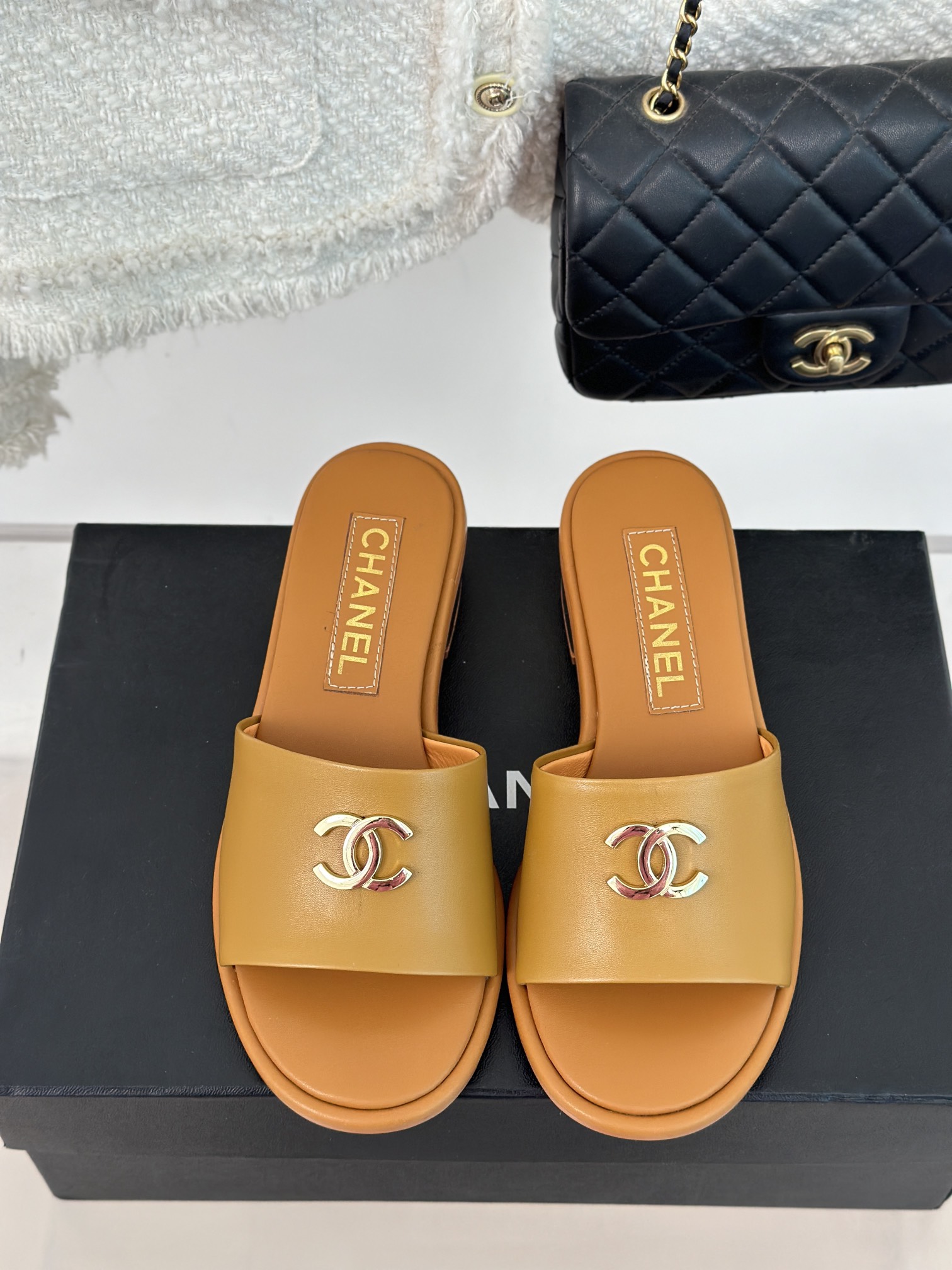 CHANEL SLIDES