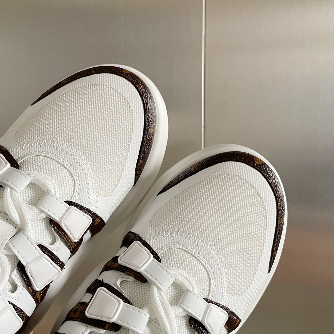 LOUIS VUITTON SNEAKERS