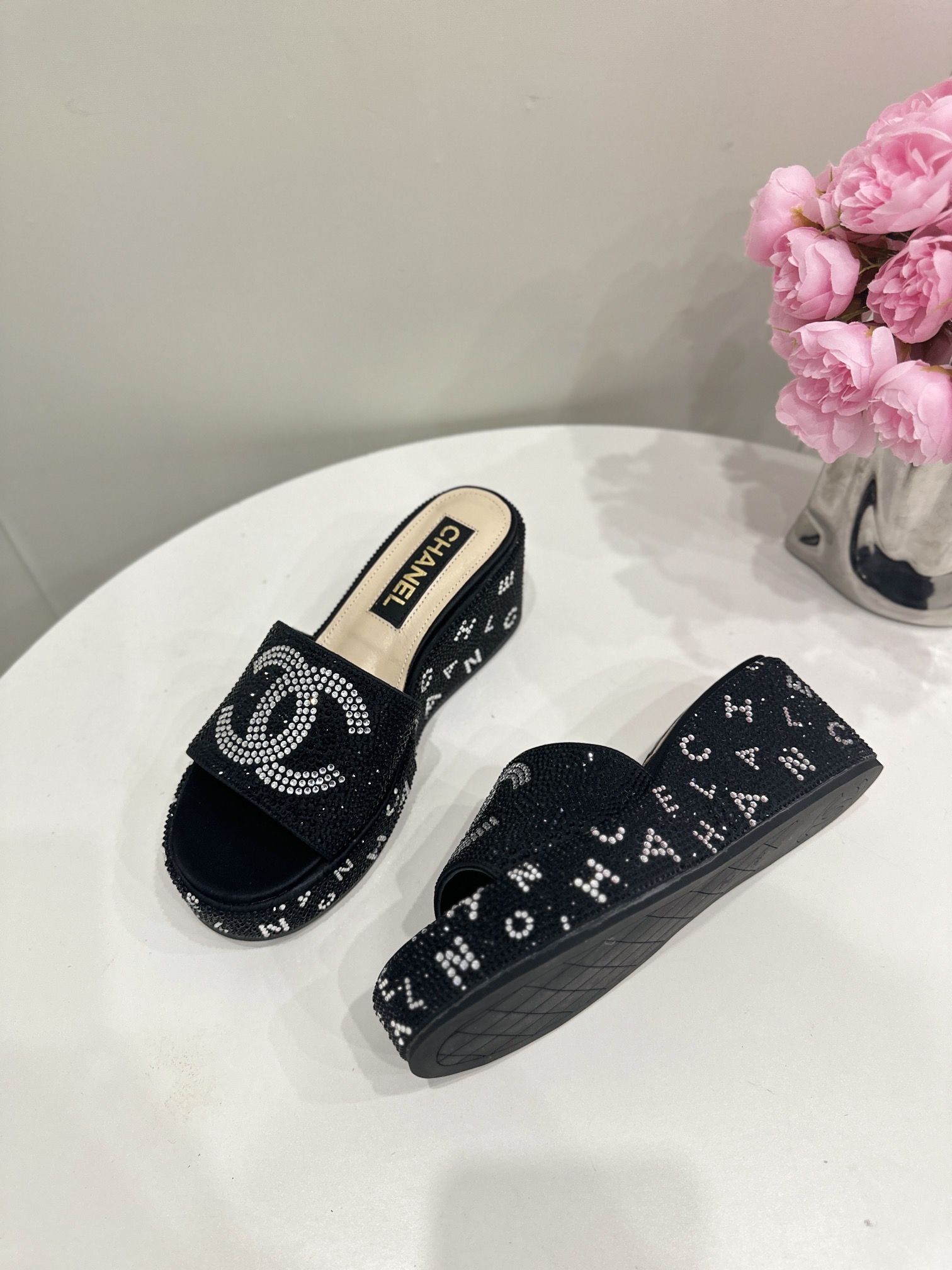 CHANEL SLIDES