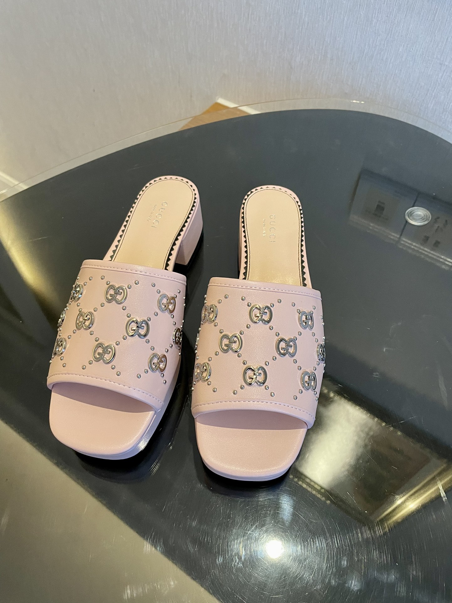 GUCCI SLIDES
