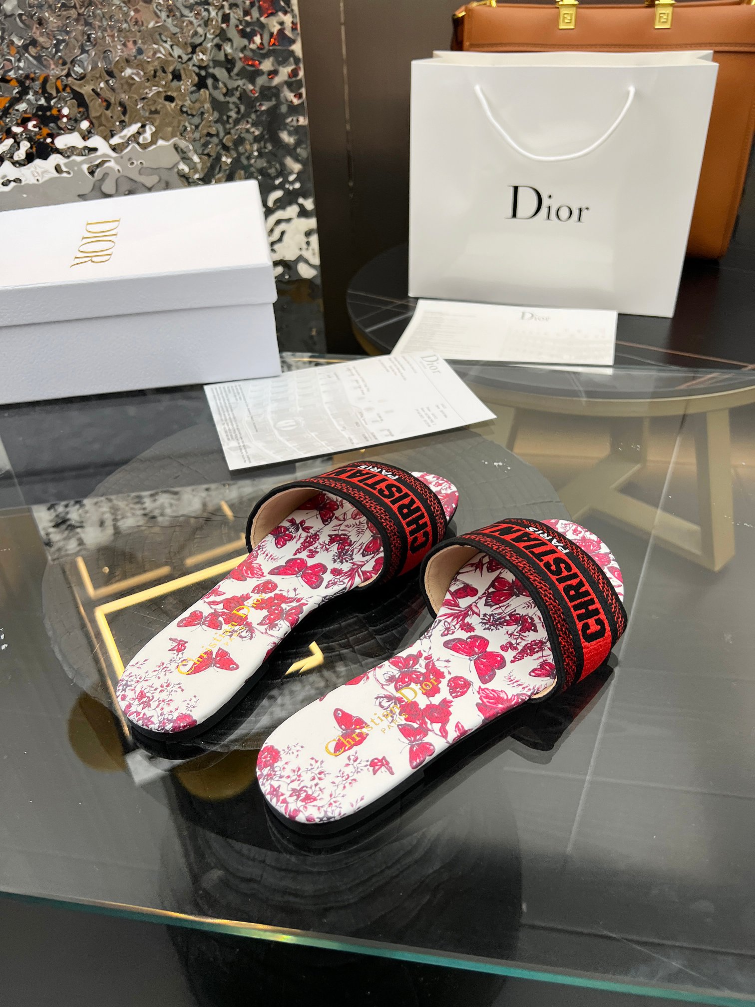 DIOR SLIDES