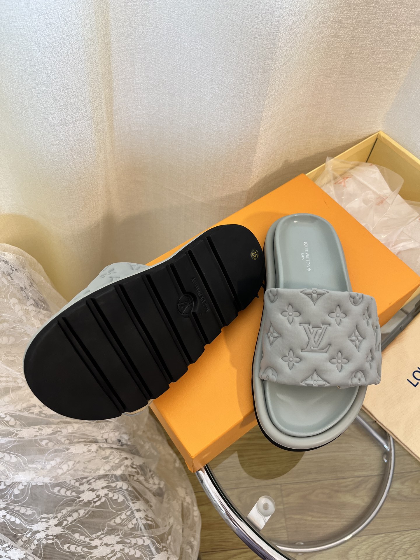 LOUIS VUITTON SLIDES