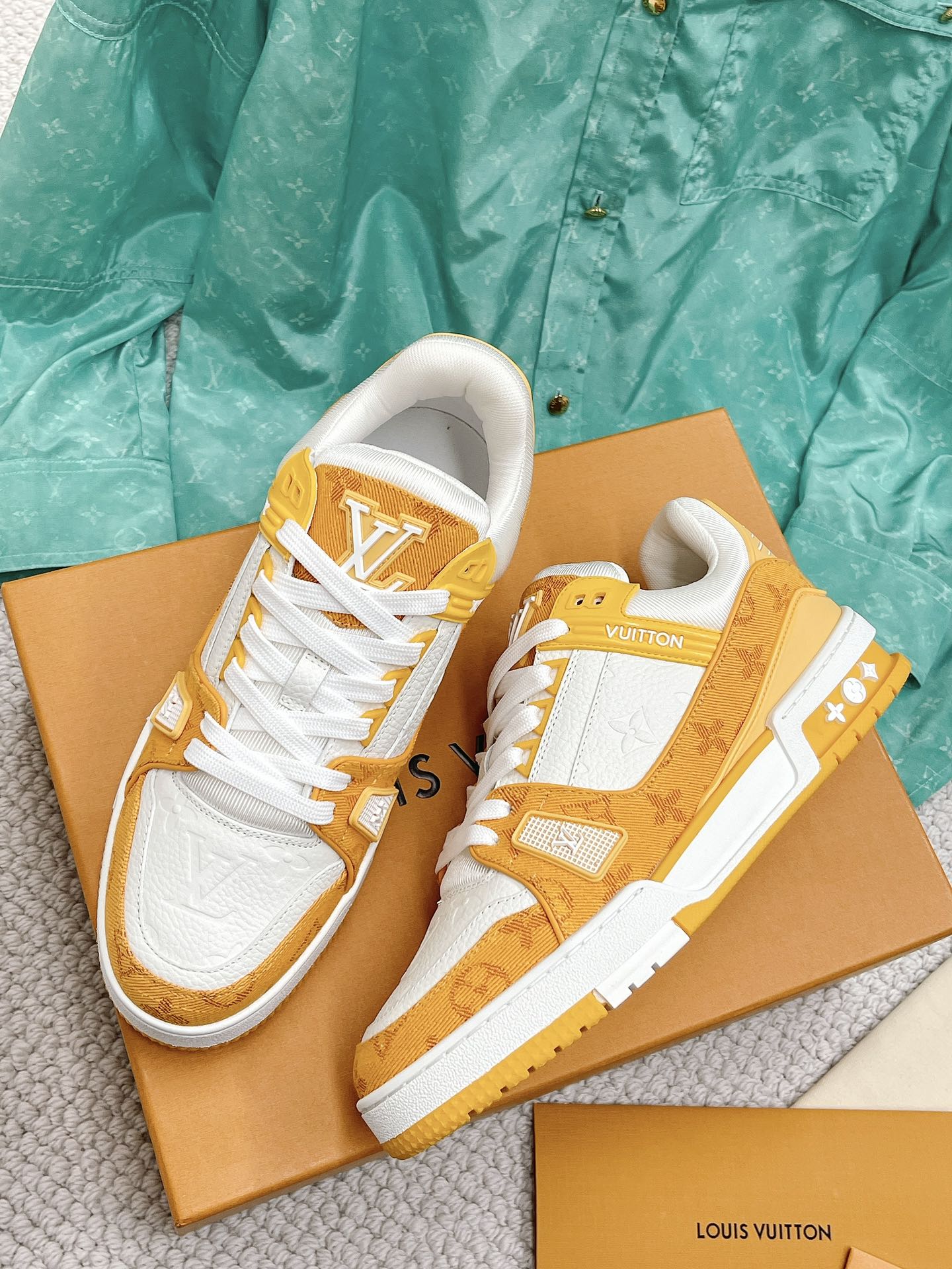 LOUIS VUITTON SNEAKERS