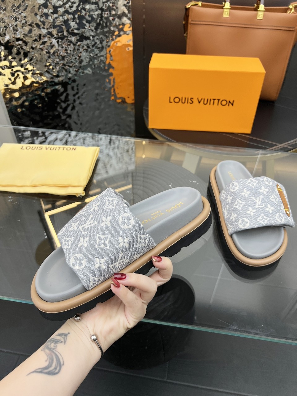 LOUIS VUITTON SLIDES