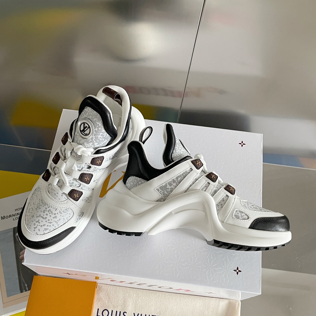 LOUIS VUITTON SNEAKERS