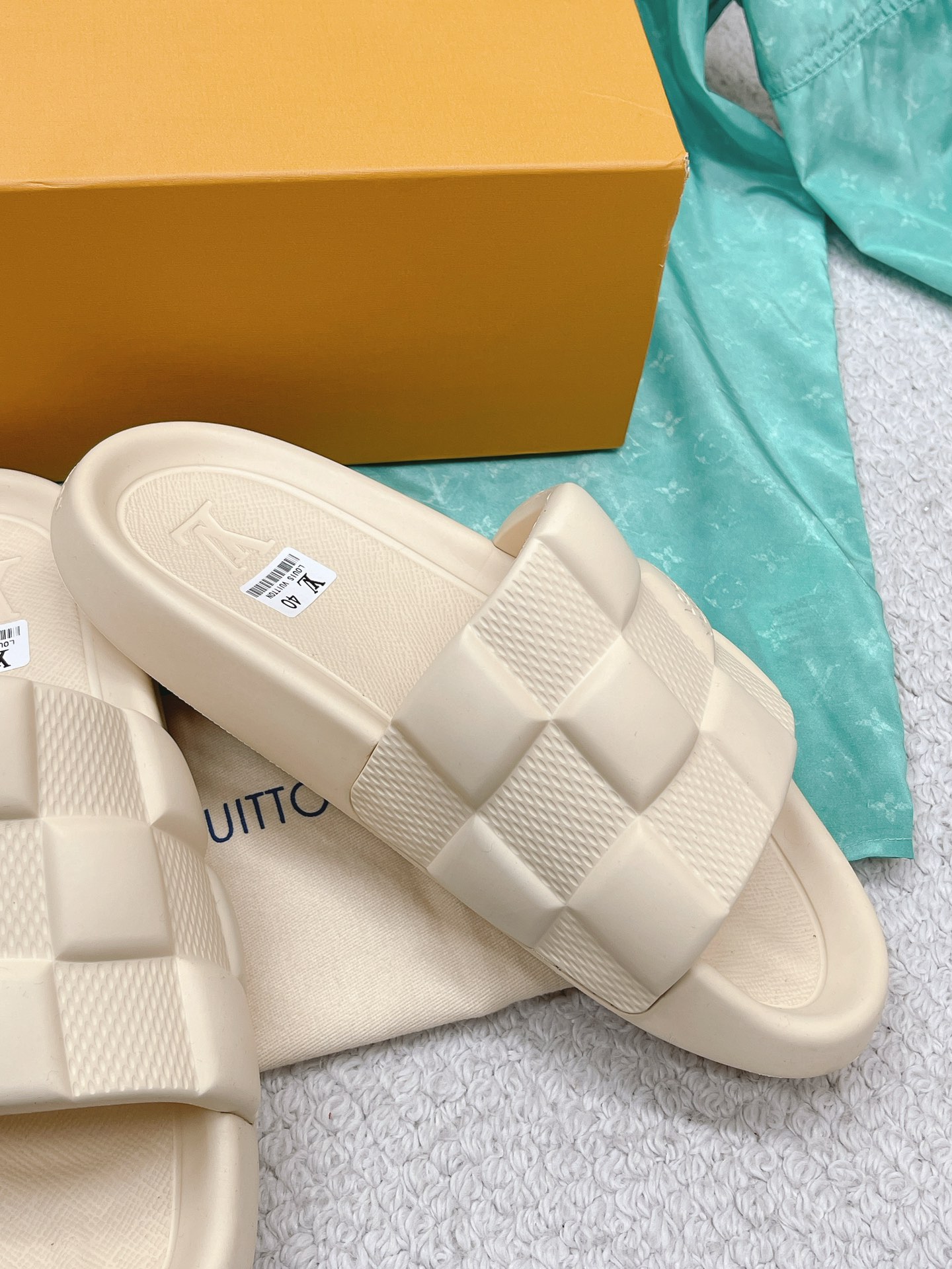 LOUIS VUITTON SLIDES