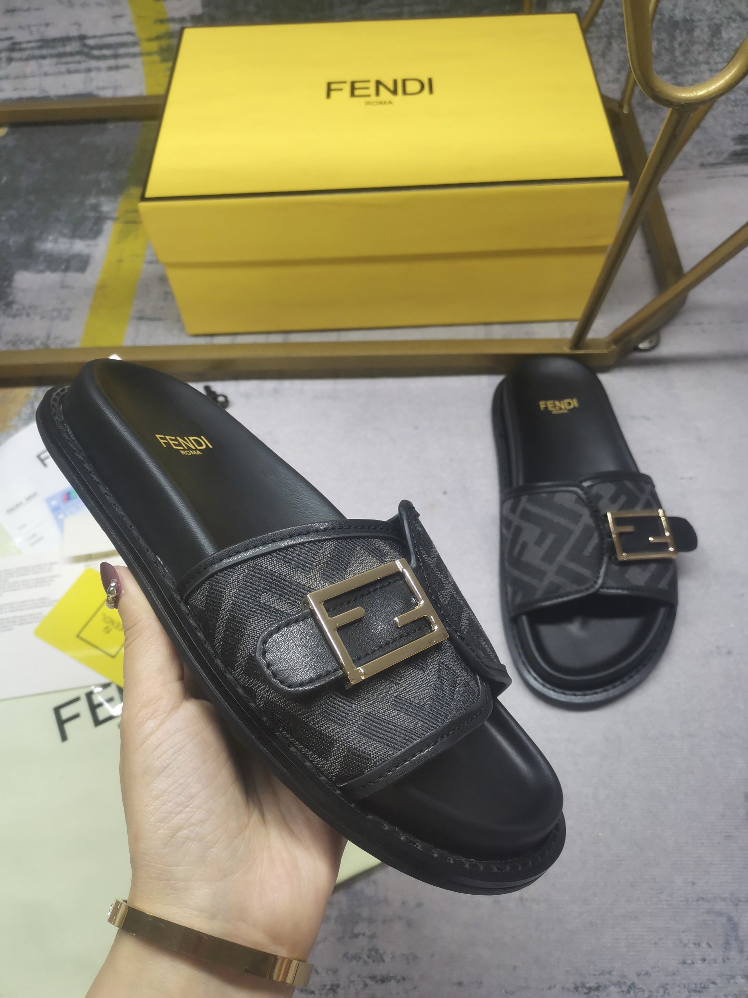 FENDI SLIDES