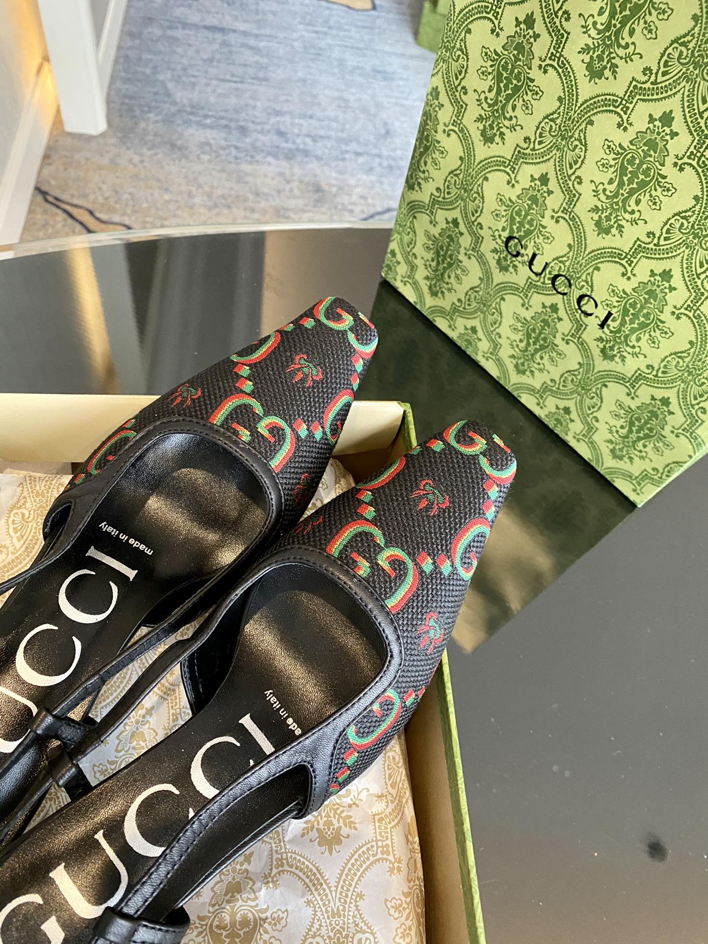 GUCCI SANDALS