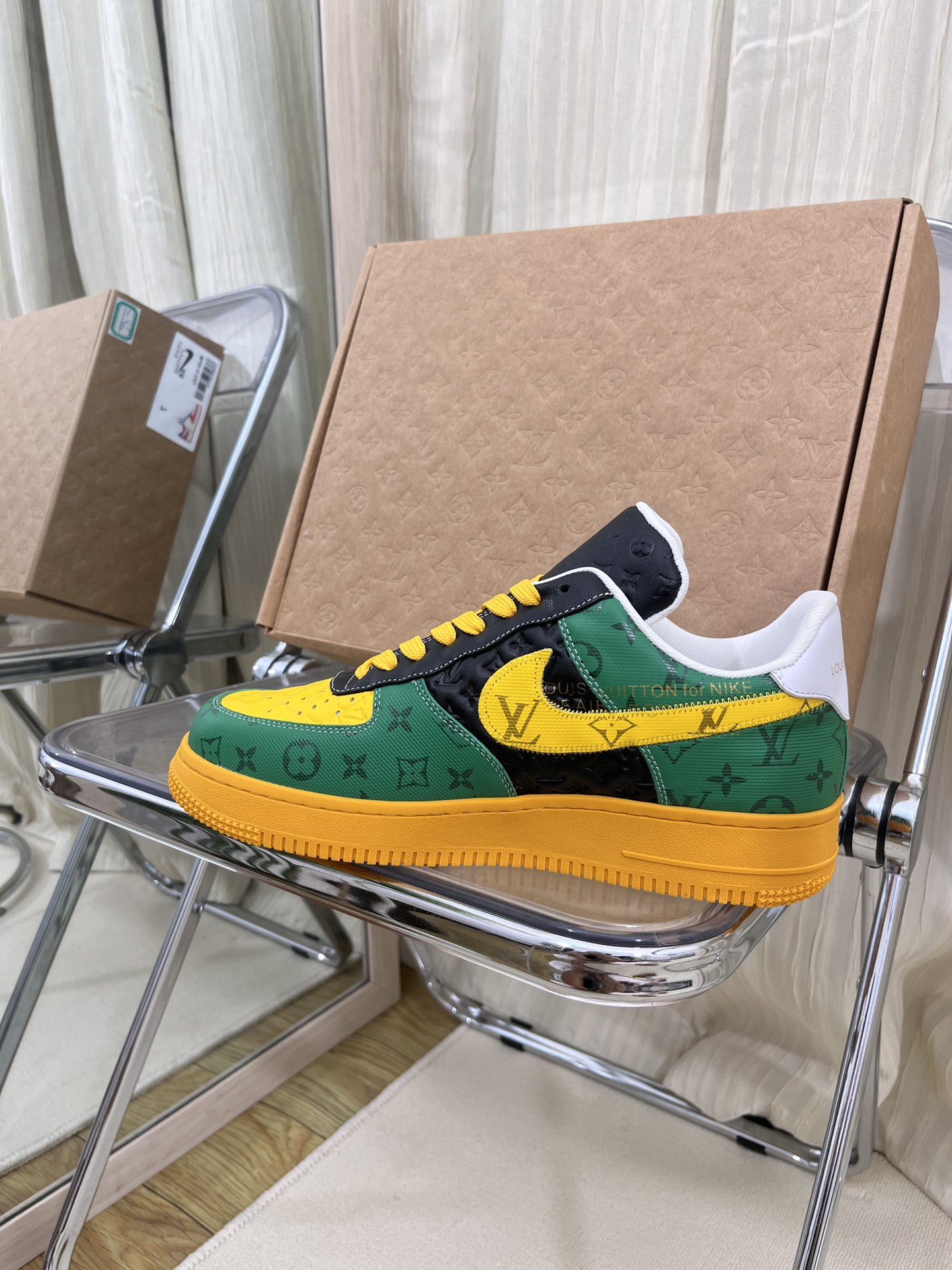 LOUIS VUITTON SNEAKERS