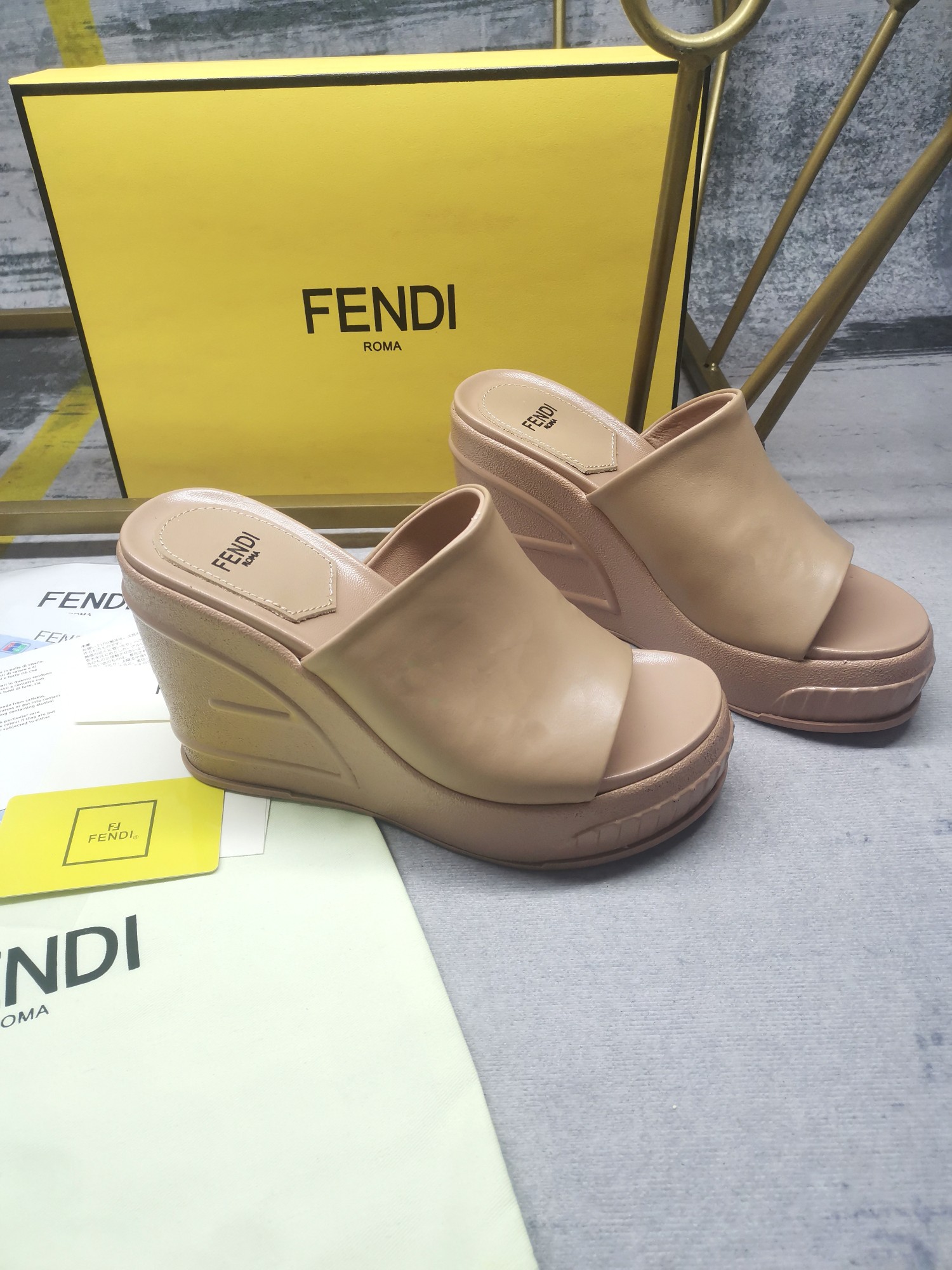 FENDI SLIDES
