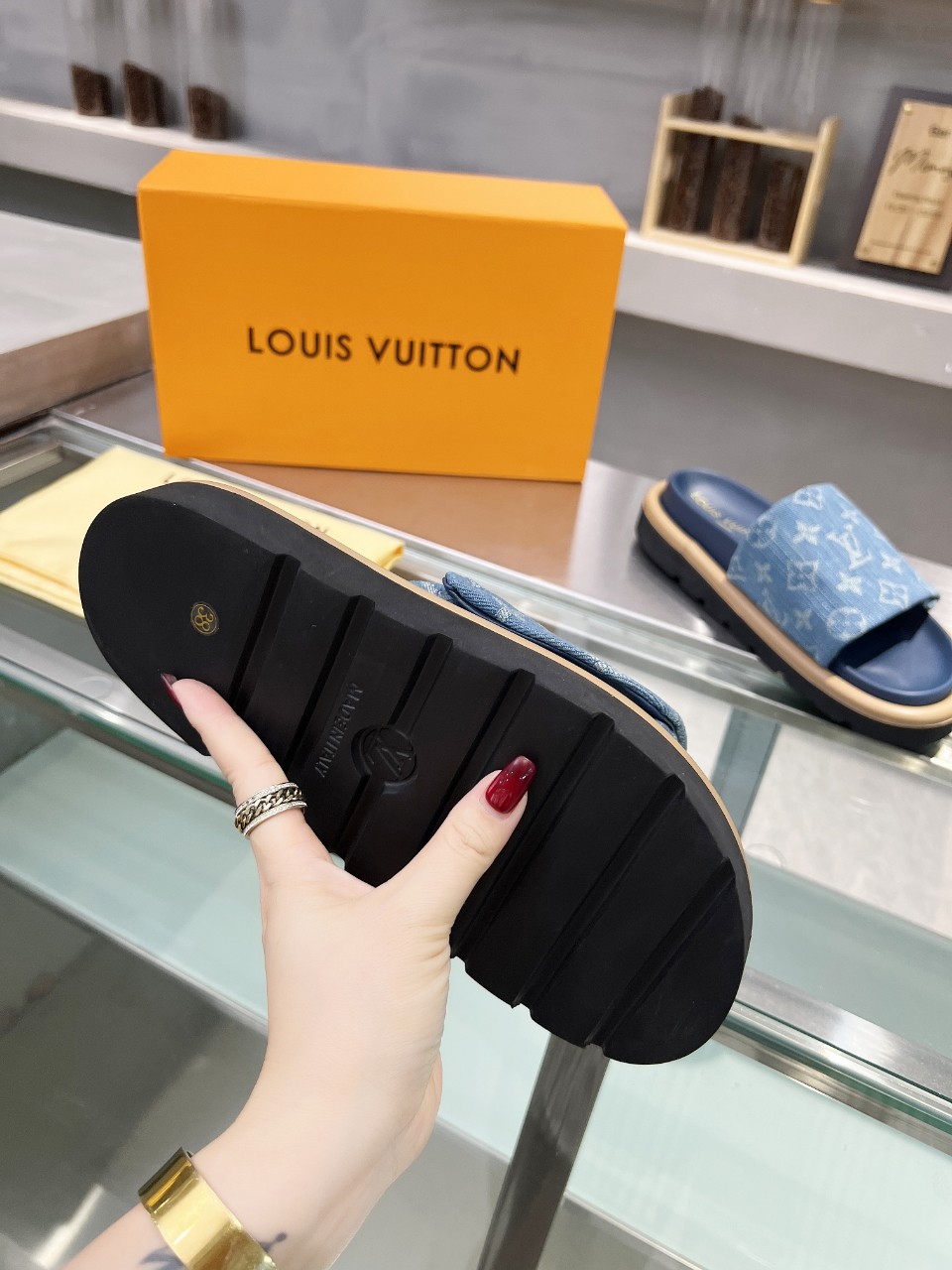 LOUIS VUITTON SLIDES