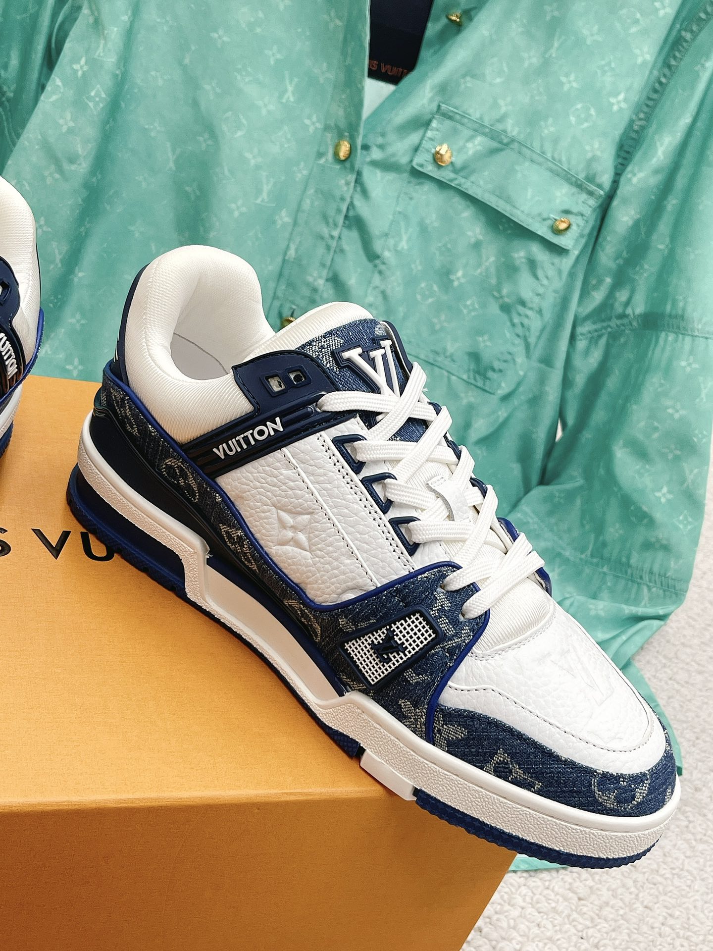 LOUIS VUITTON SNEAKERS