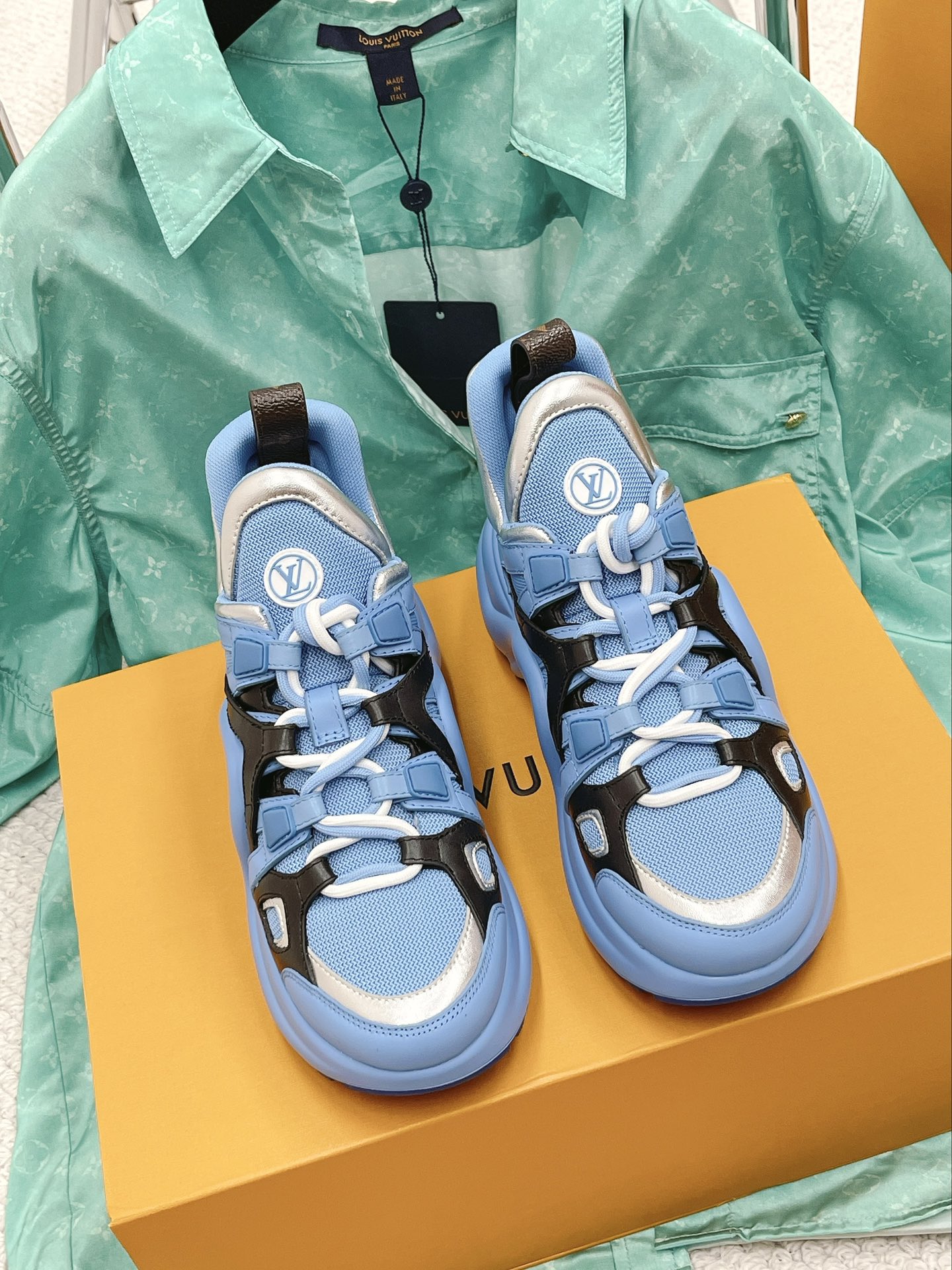 LOUIS VUITTON SNEAKERS