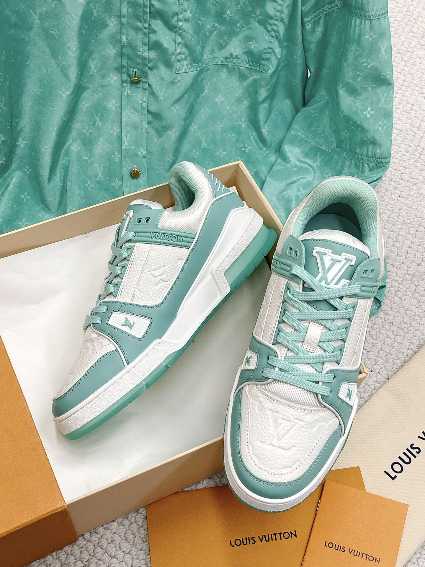 LOUIS VUITTON SNEAKERS