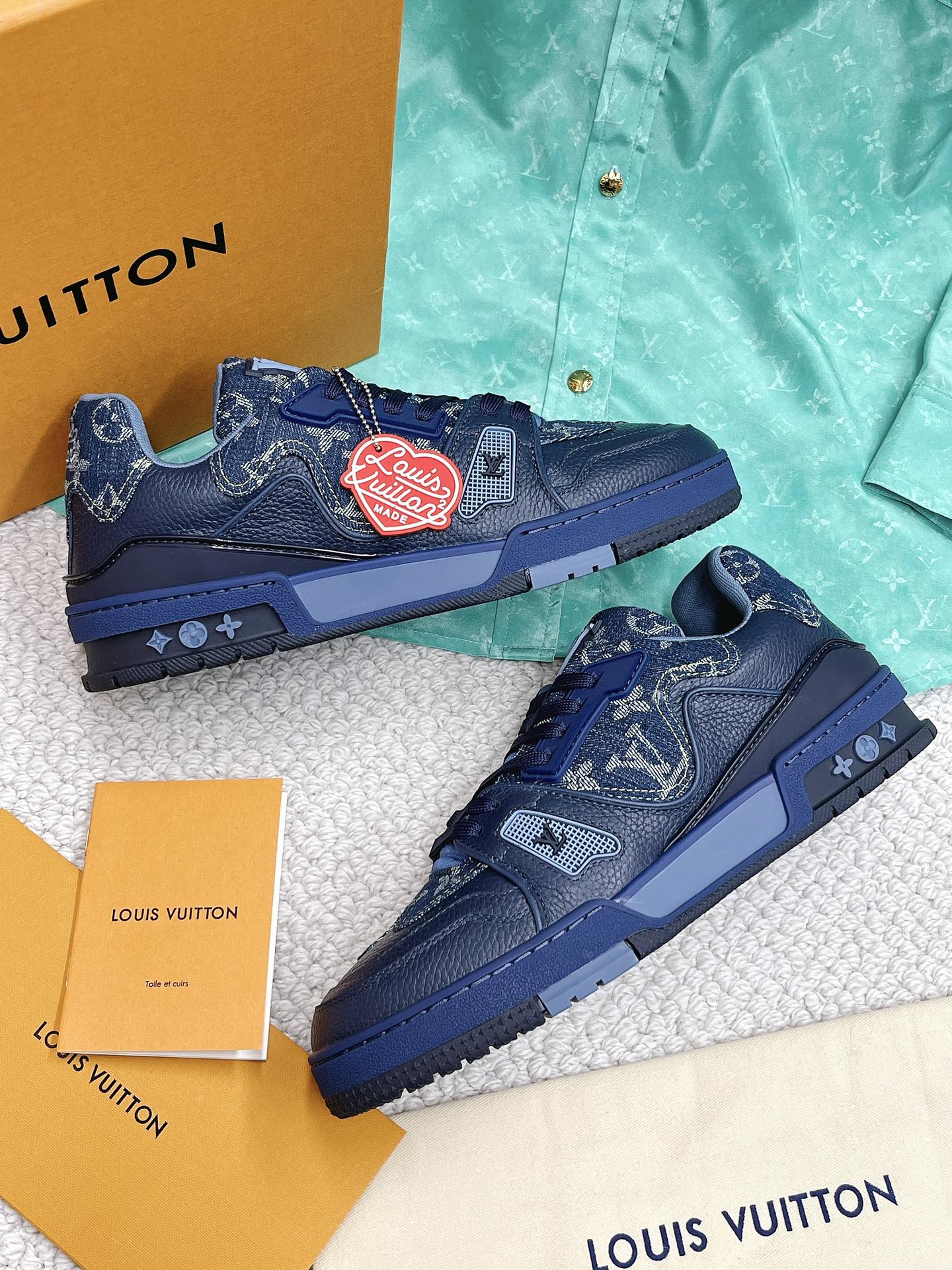 LOUIS VUITTON SNEAKERS