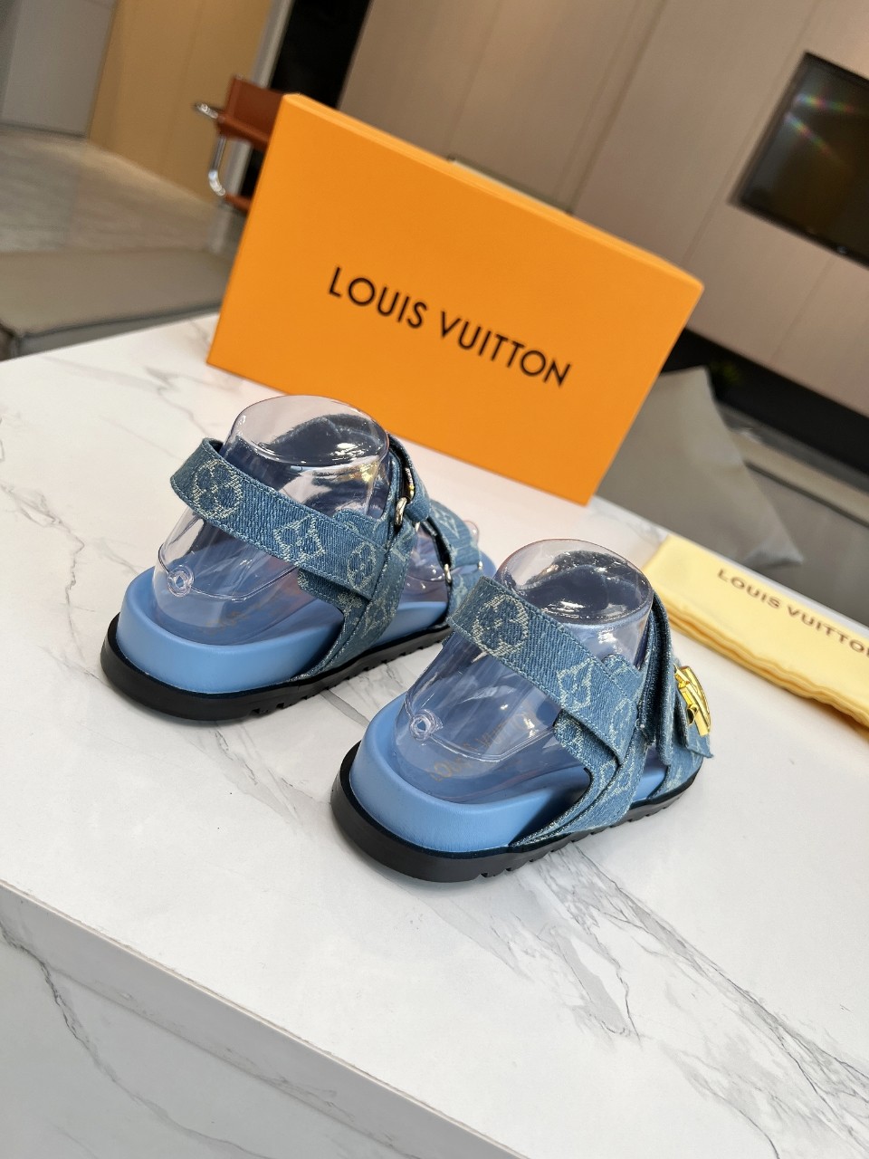 Louis Vuitton latest presbyopia logo slippers