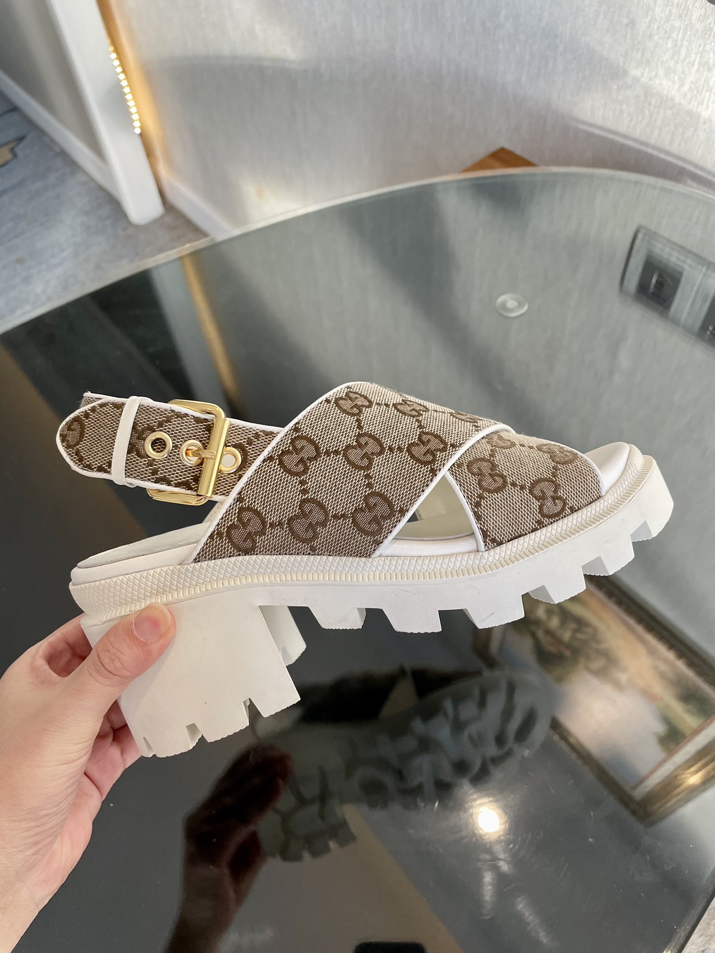 GUCCI SANDALS