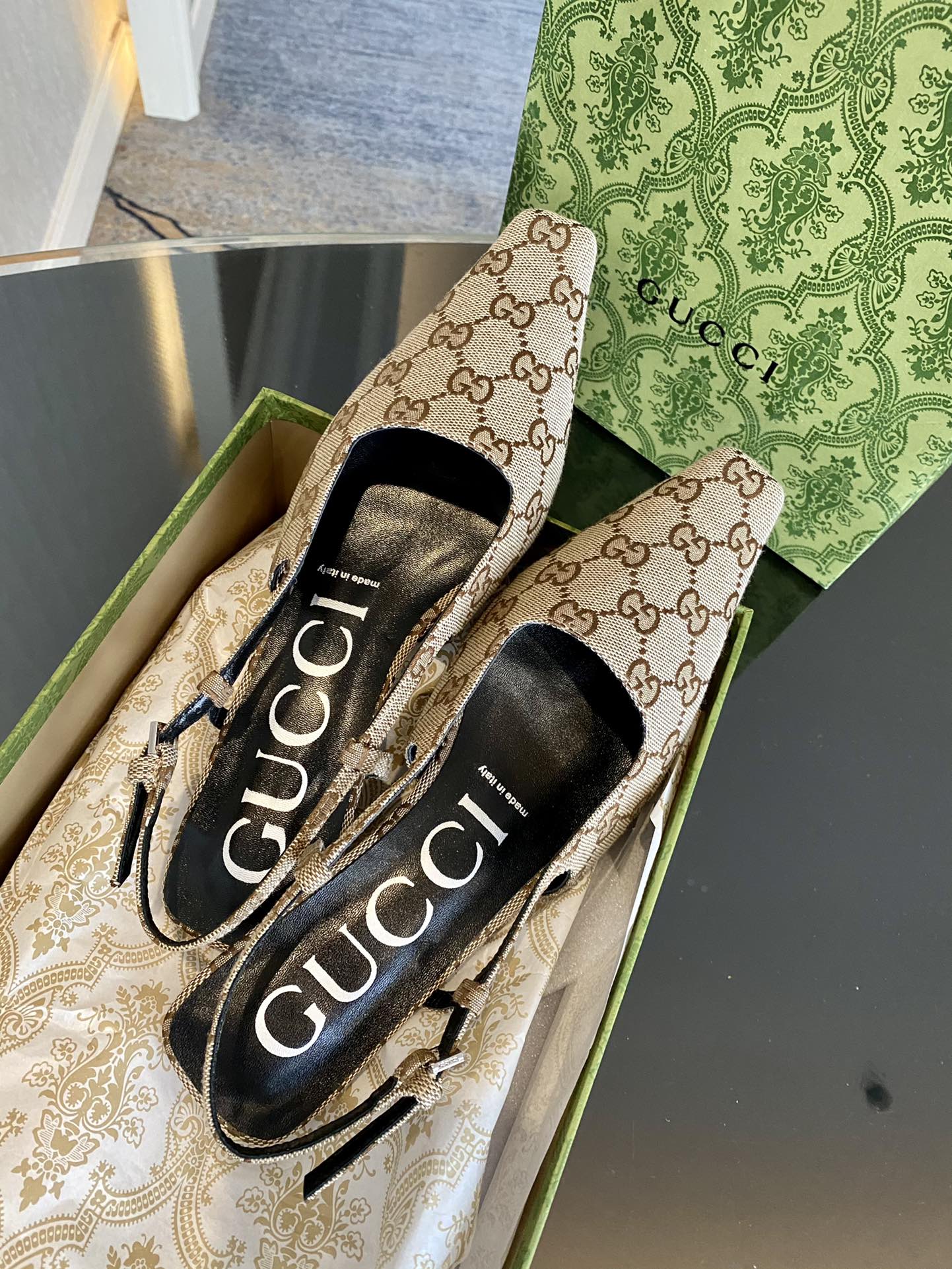 GUCCI SANDALS