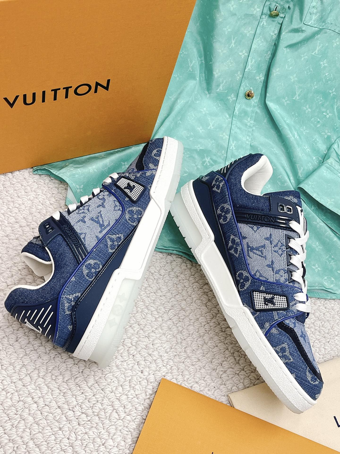 LOUIS VUITTON SNEAKERS